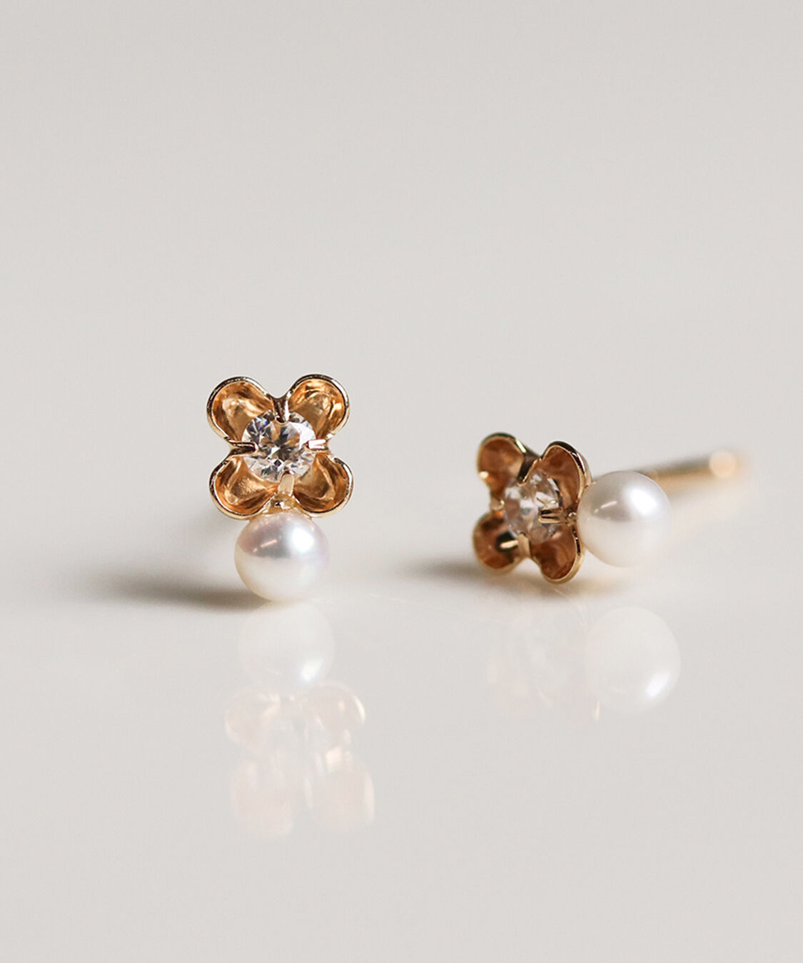  「パール / キュービックジルコニア フラワー ピアス | K10YG」|ピアス|