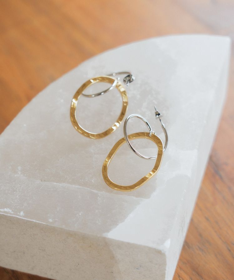 YECCA VECCA「オーバルフープピアス」|ピアス|