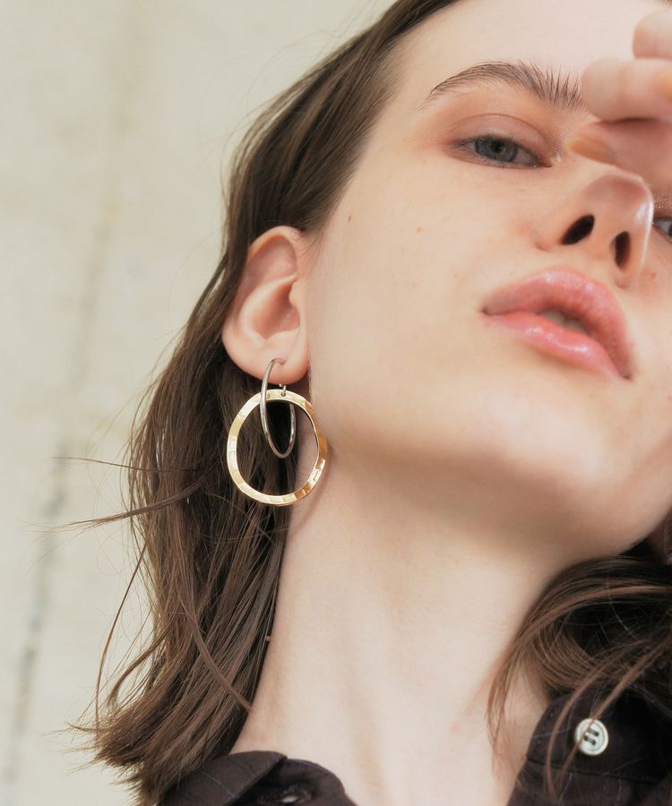 YECCA VECCA「オーバルフープピアス」|ピアス|