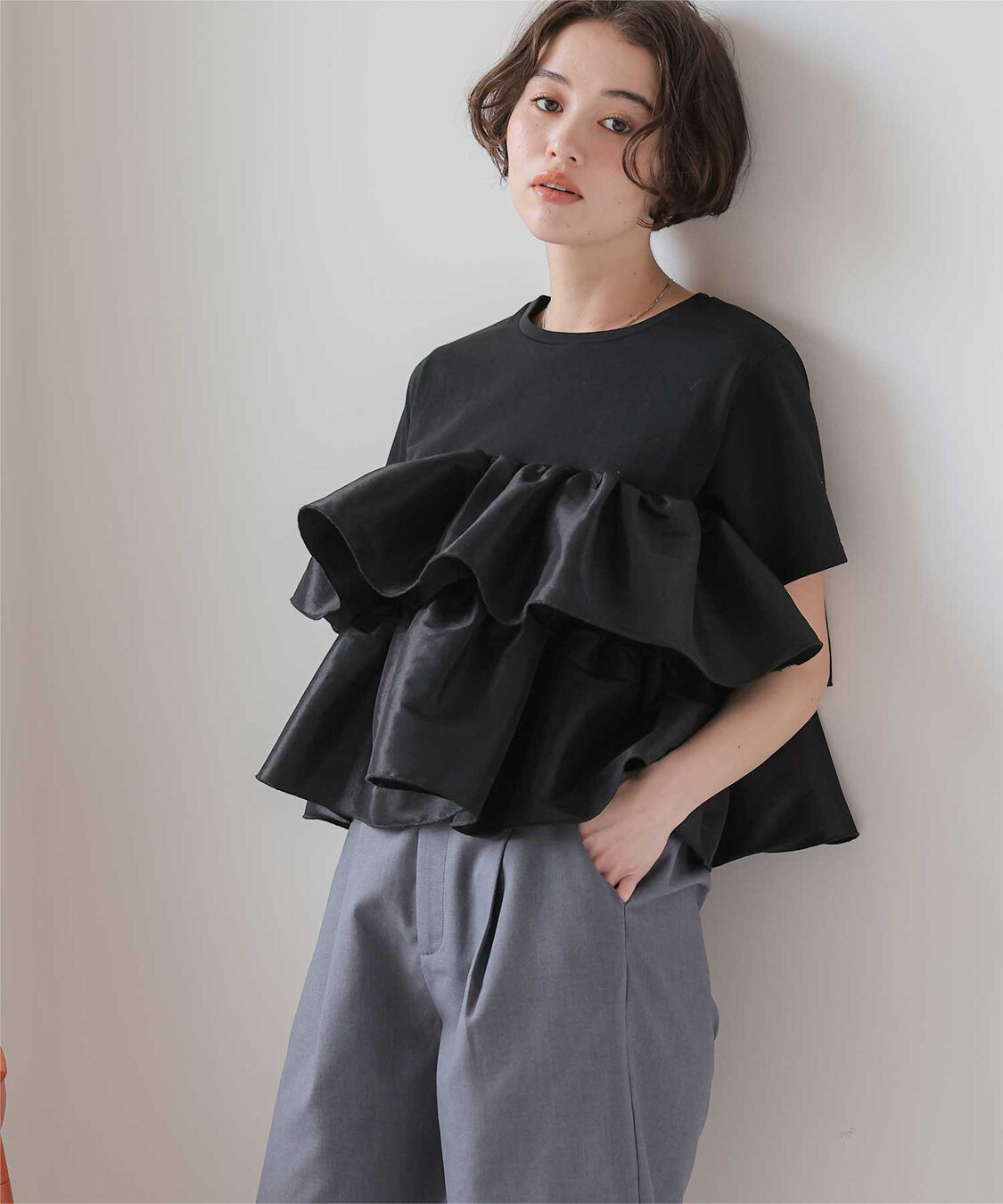 titivate「シャイニーティアードフリルトップス」|Tシャツ・カットソー|ブラック