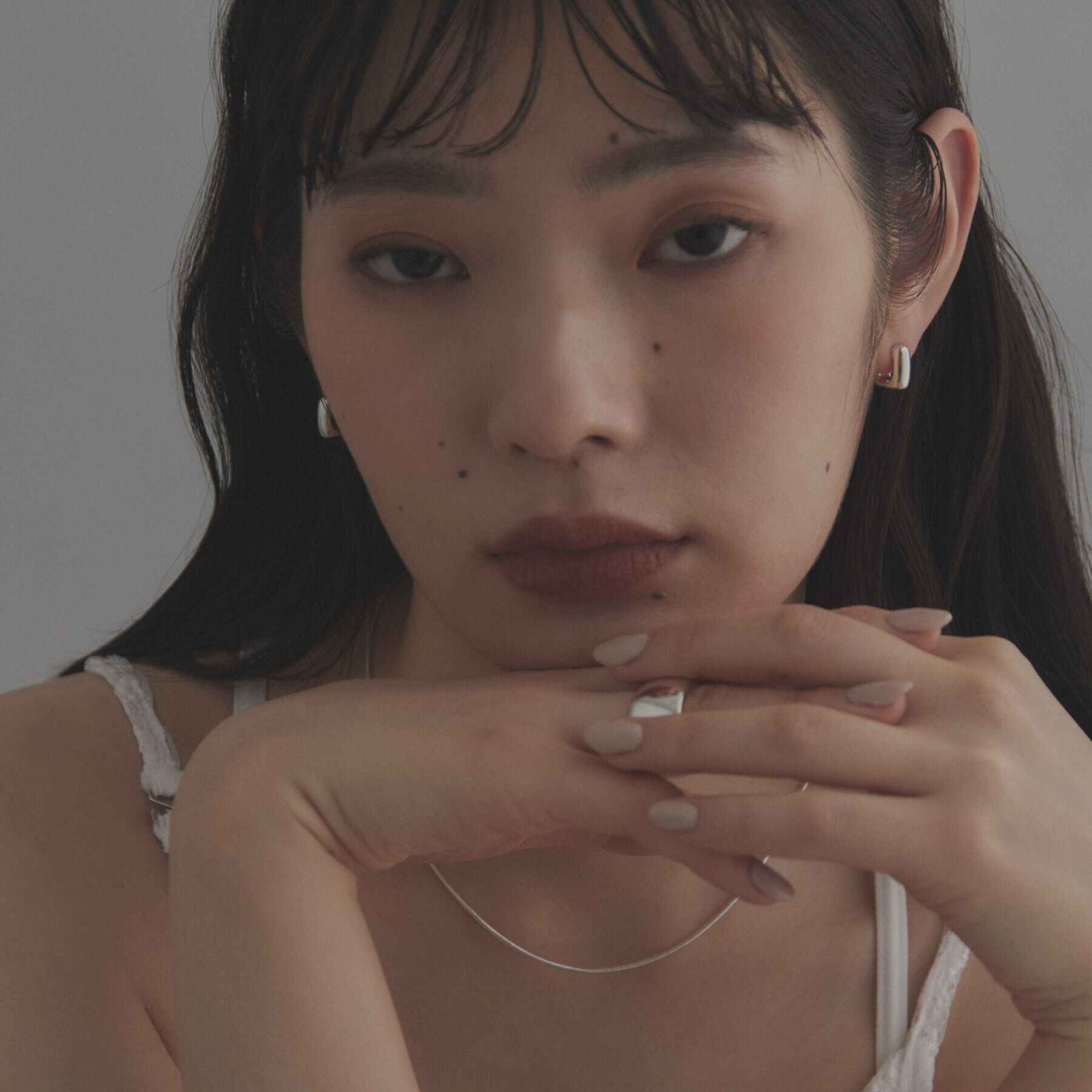 COCOSHNIK ONKITSCH「シルバー ハギーフープ スクエアピアス」|ピアス|
