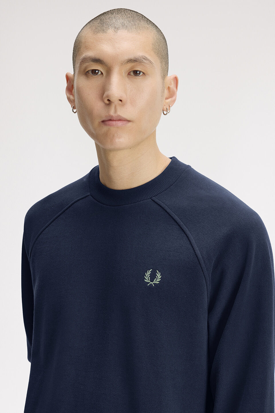 FRED PERRY 「FRED PERRY／Tipped Crew Neck Sweatshirt／ティップドクルーネックロゴスウェット」|スウェット・ジャージ|