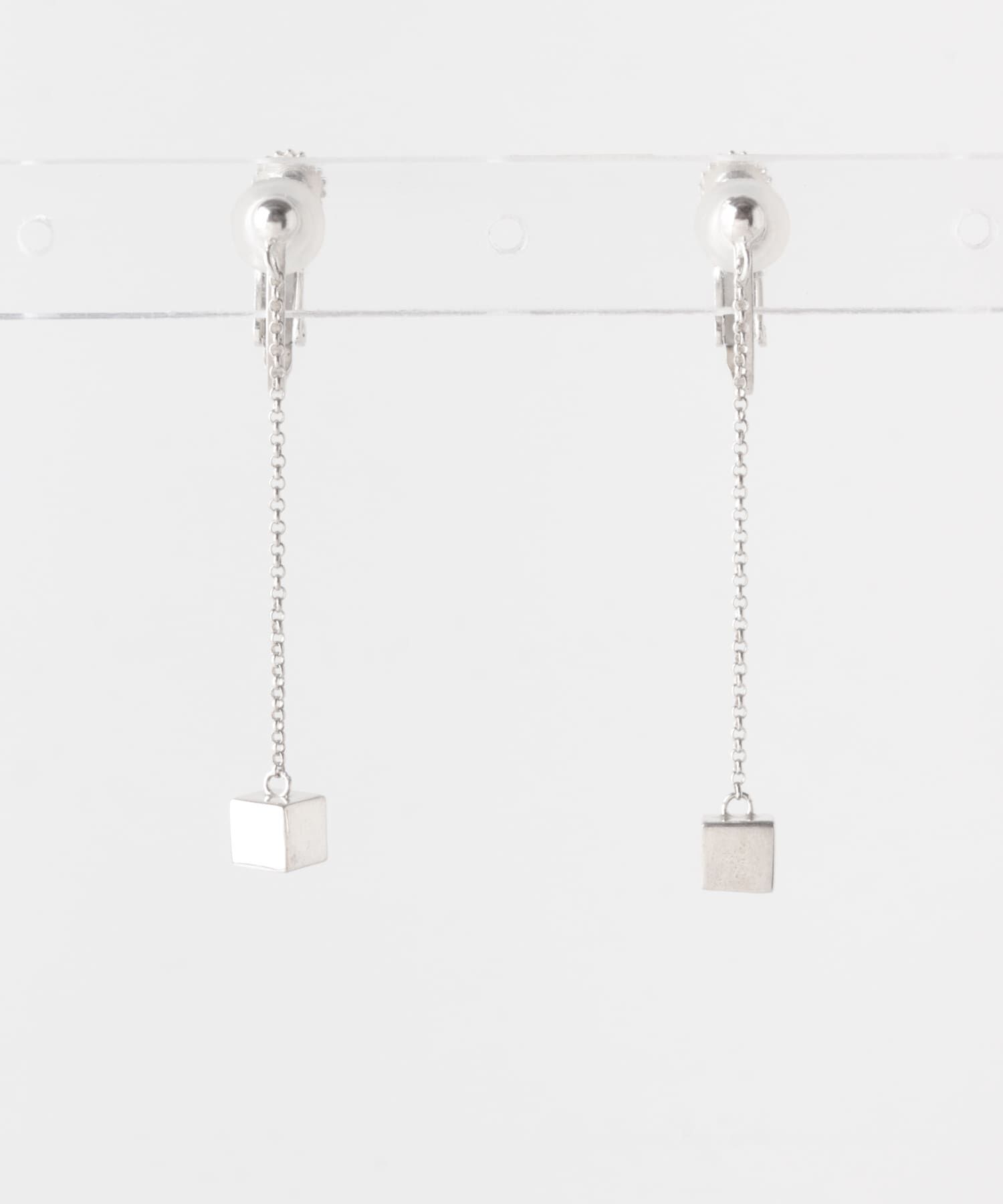 SMELLY「SMELLY so　cube chain earring」|イヤリング|