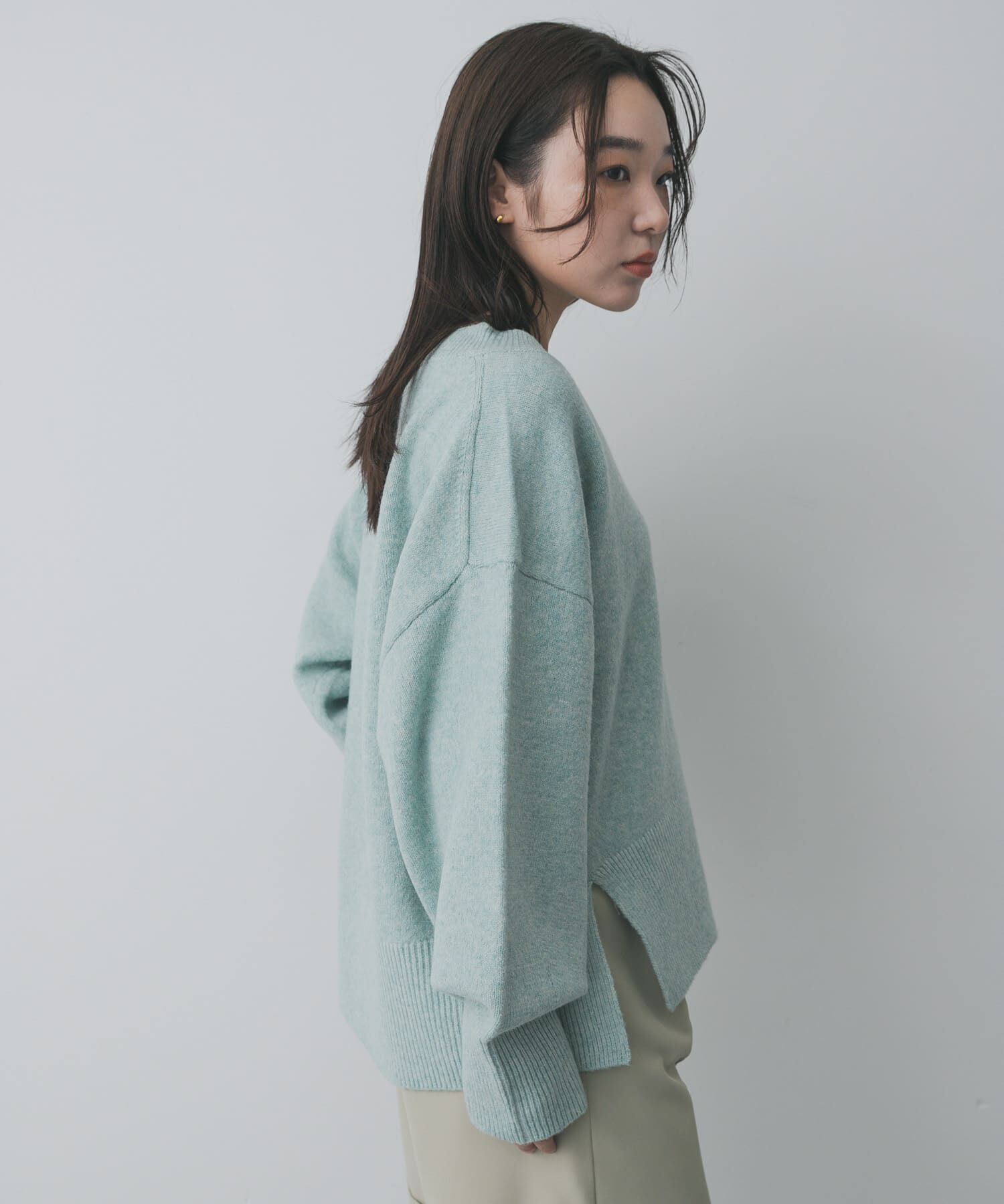 SENSE OF PLACE by URBAN RESEARCH「『洗濯可』サイドスリットVネックニット」|ニット・セーター|