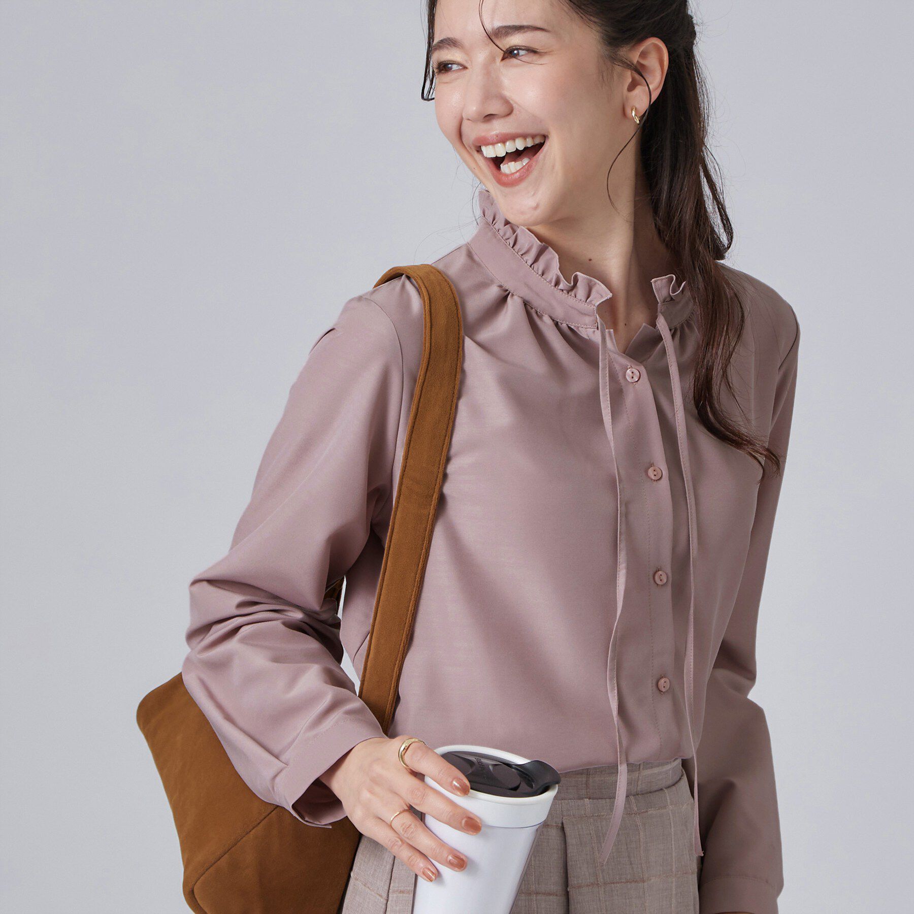 SHOO･LA･RUE「【S-LL/洗濯機可】襟フリルが女性らしい リボンブラウス」|シャツ・ブラウス|ピンクベージュ(05