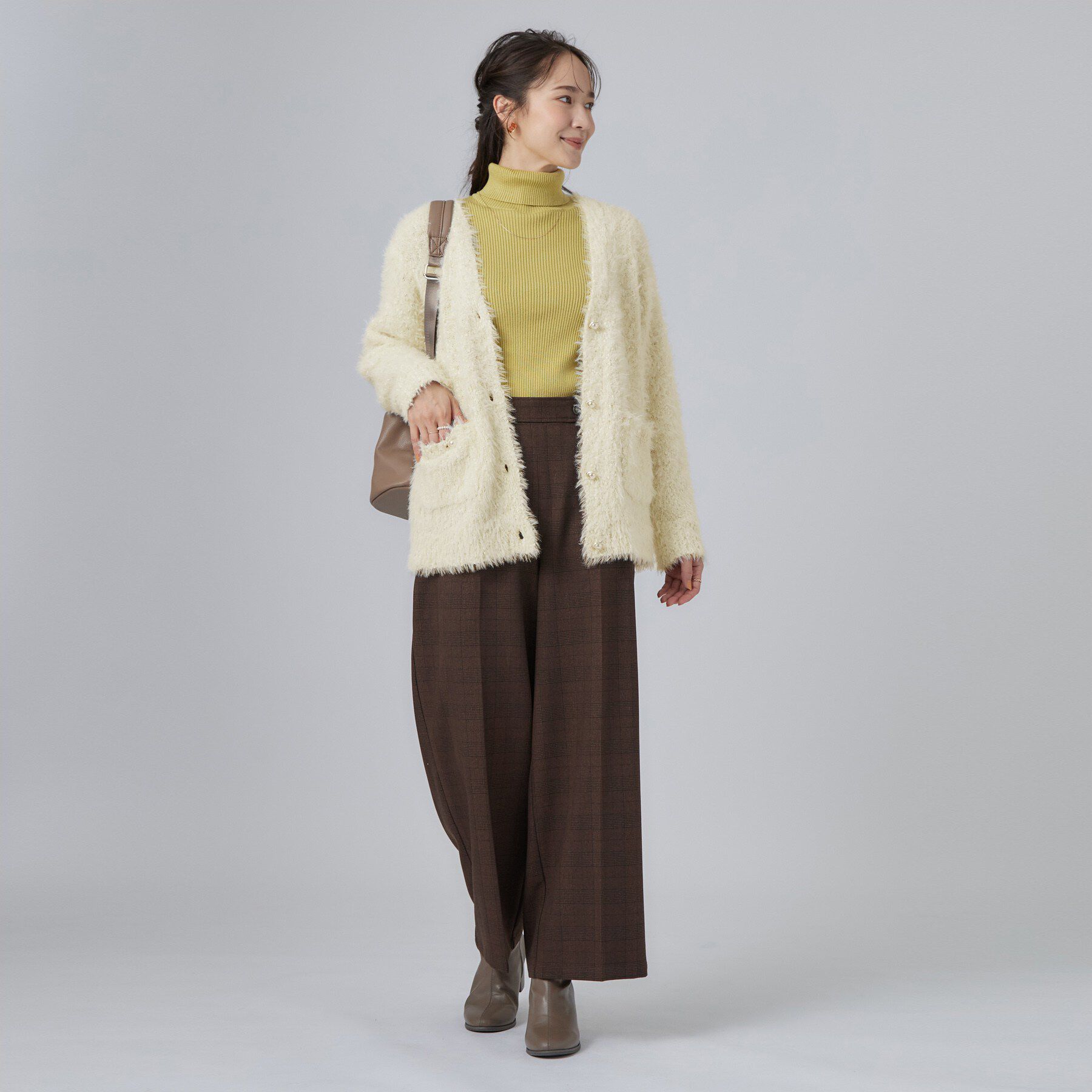 SHOO･LA･RUE「【洗濯機可】ふわふわフェザーⅤネックカーディガン」|ニット・セーター|