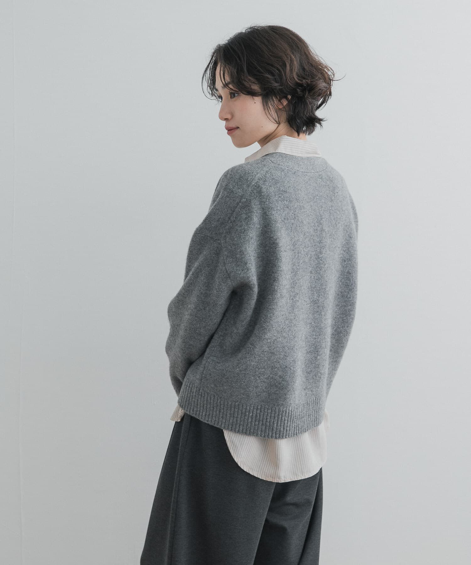 URBAN RESEARCH DOORS「AQUAウールカシミヤVネックカーディガン」|ニット・セーター|