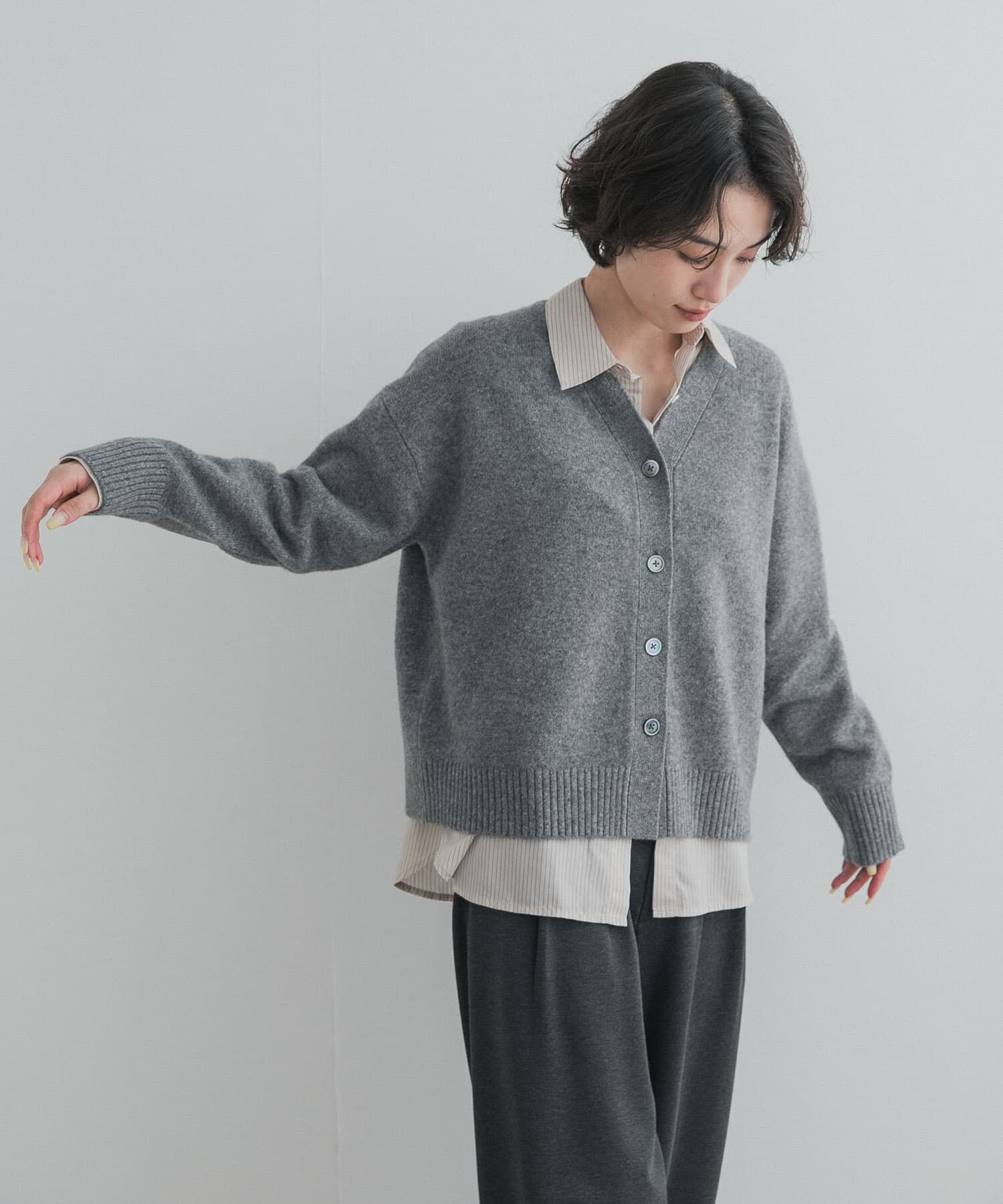 URBAN RESEARCH DOORS「AQUAウールカシミヤVネックカーディガン」|ニット・セーター|