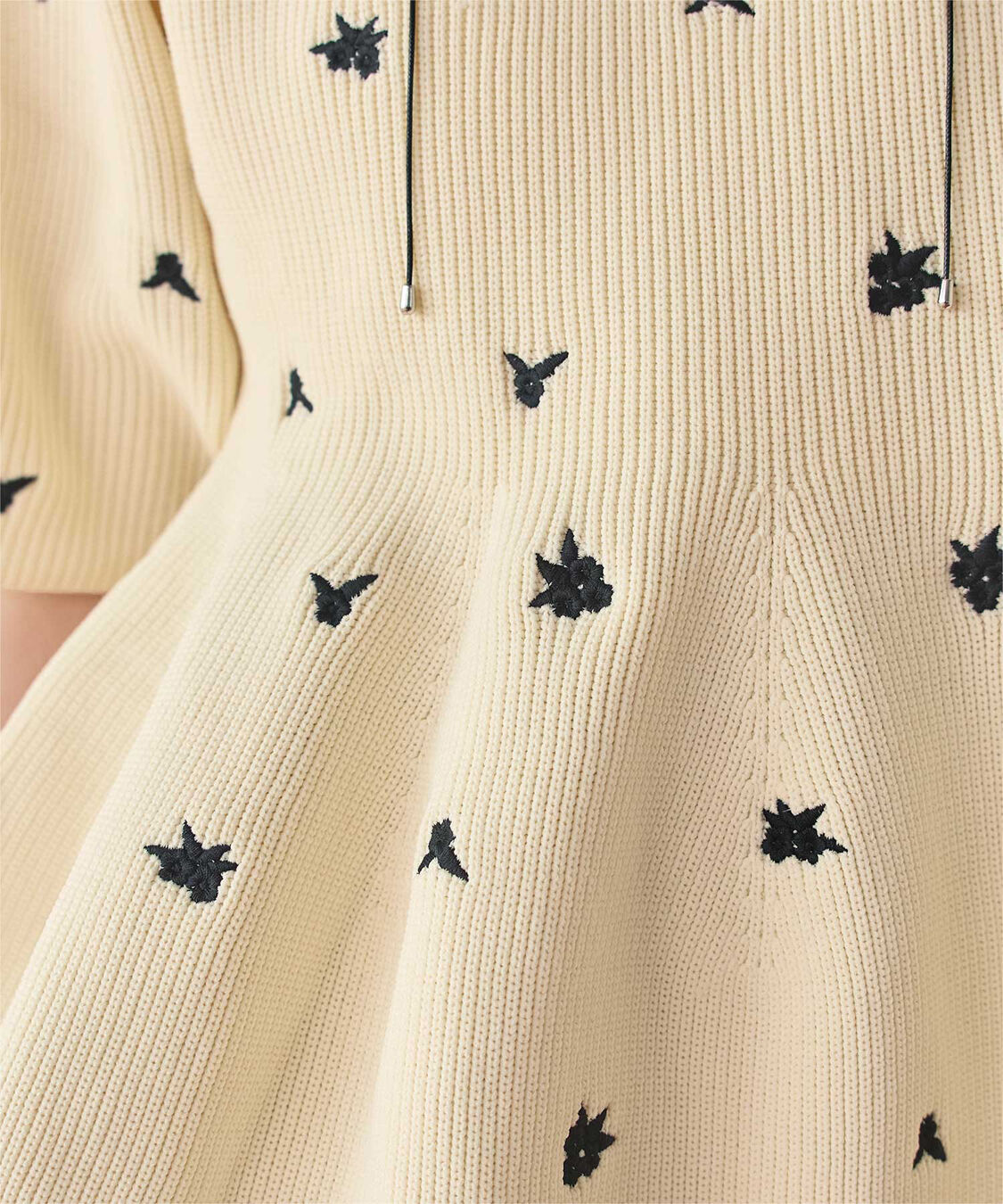 titivate「フラワー刺繍ペプラムニットトップス」|ニット・セーター|