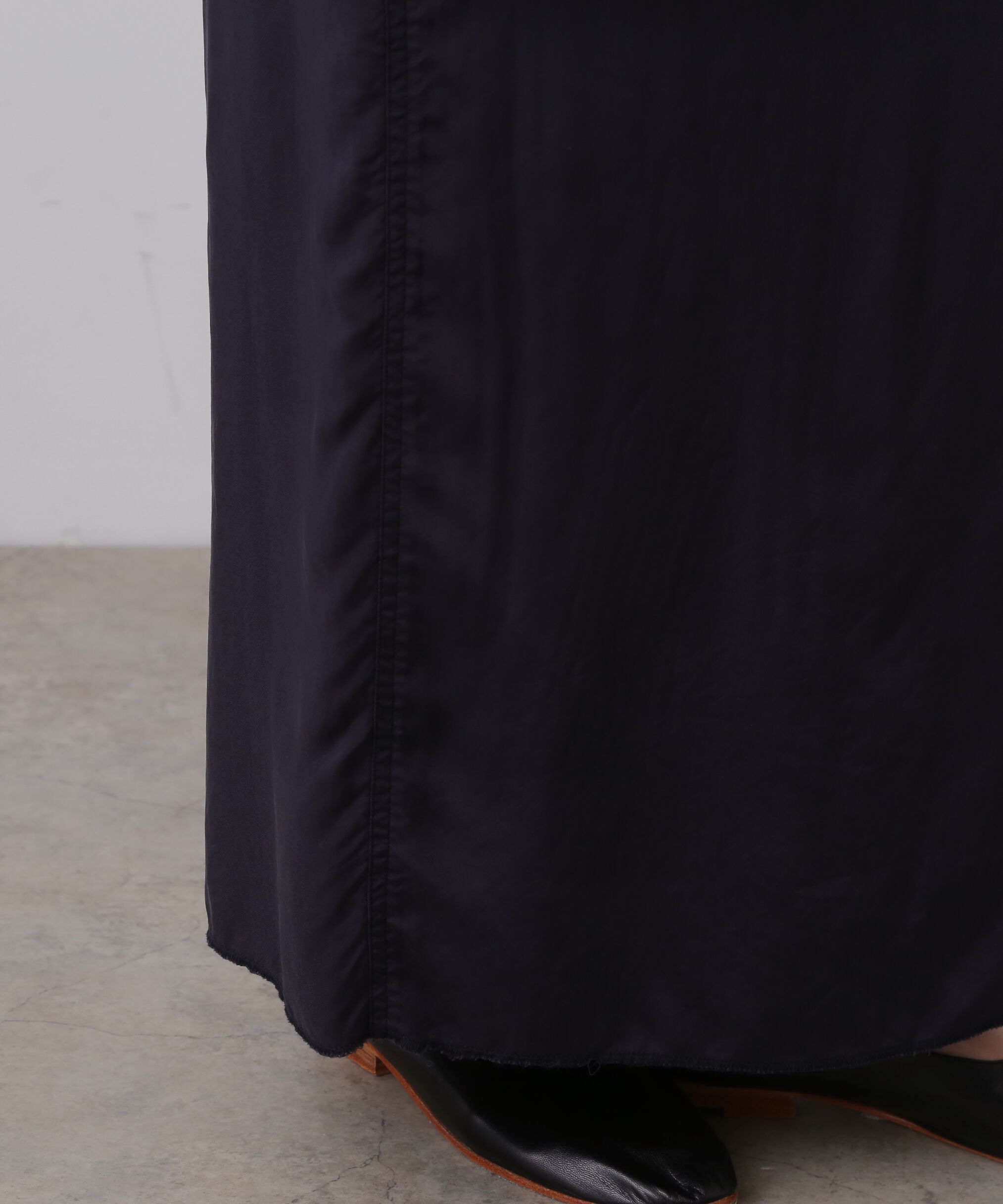 YLEVE 「YLEVE / CUPRA TWILL GARMANT DYE SKIRT」|スカート|