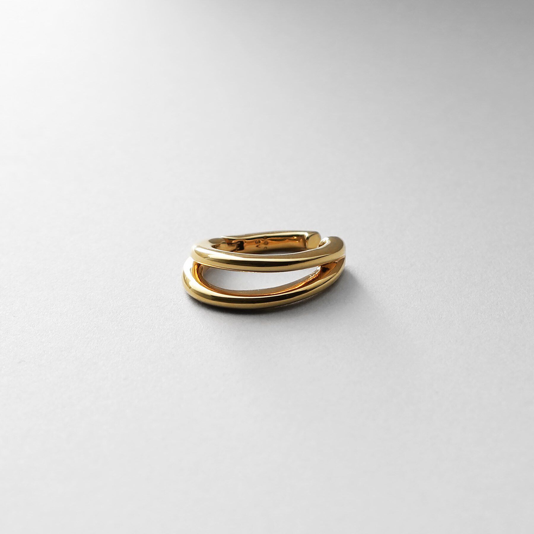 COCOSHNIK ONKITSCH「シルバー ハギーイヤリング ダブルフープ GP」|イヤリング|