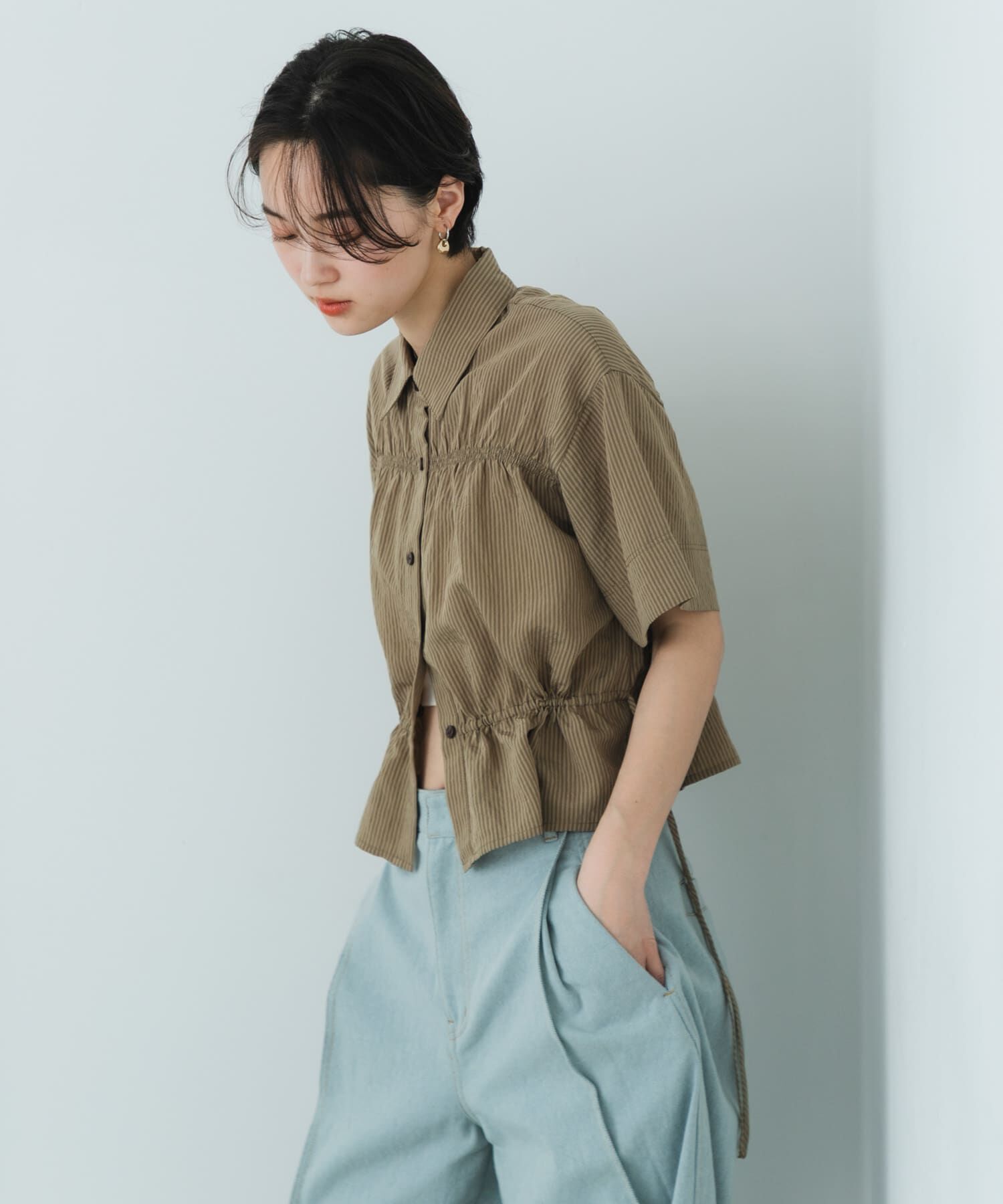 SENSE OF PLACE by URBAN RESEARCH「クロップドペプラムシャーリングシャツ」|シャツ・ブラウス|ベージュ系その他