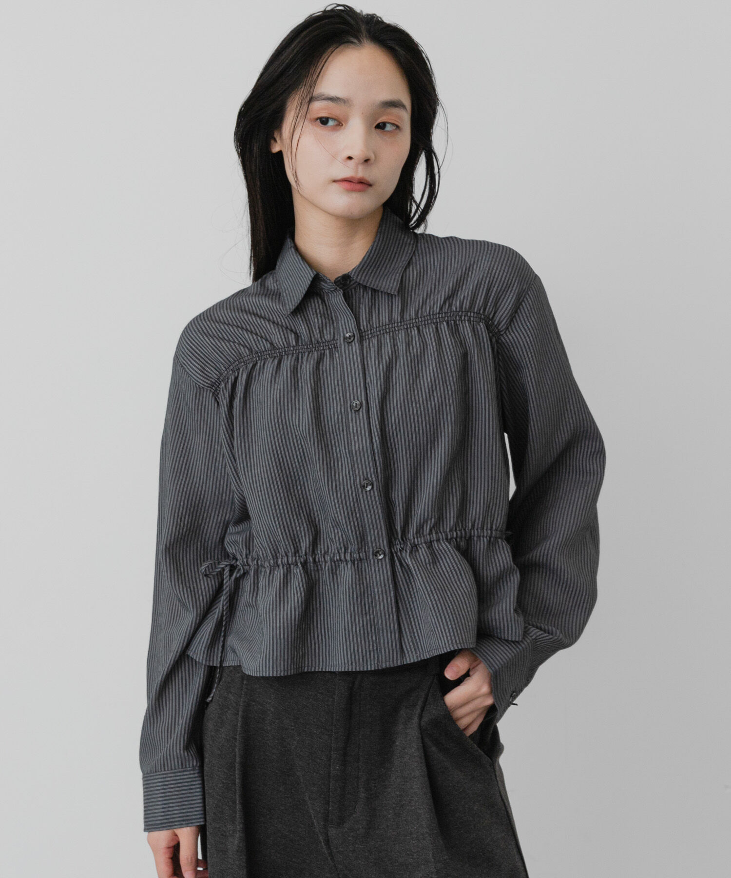 SENSE OF PLACE by URBAN RESEARCH「クロップドギャザーシャーリングシャツ」|シャツ・ブラウス|ブラック系その他