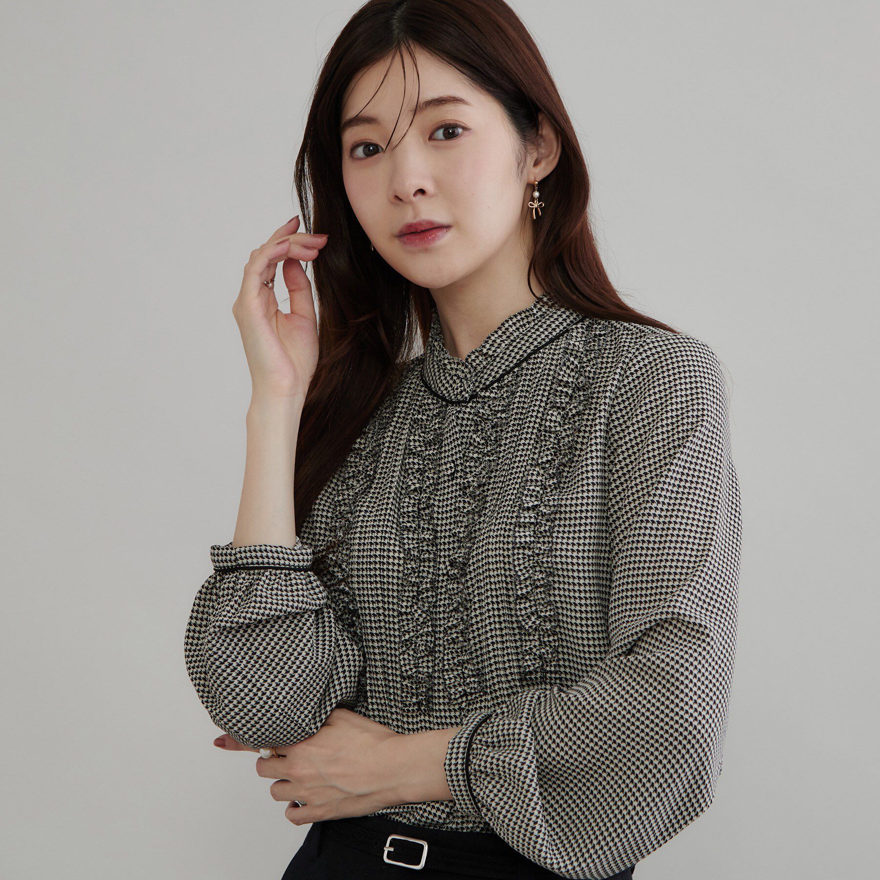 Couture broach「【フリル使いが華やか】ピンタック ブラウス」|シャツ・ブラウス|