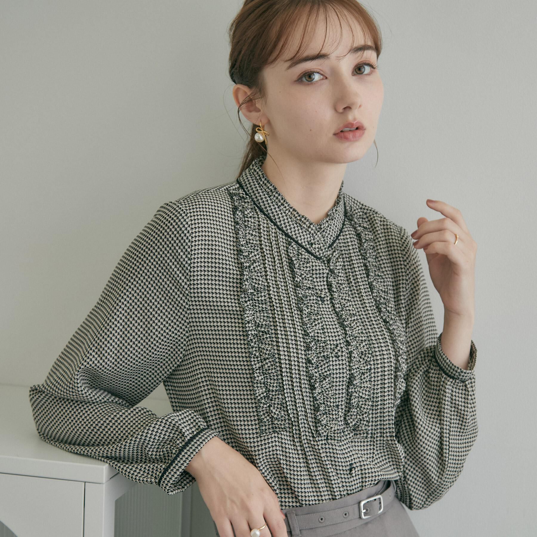 Couture broach「【フリル使いが華やか】ピンタック ブラウス」|シャツ・ブラウス|