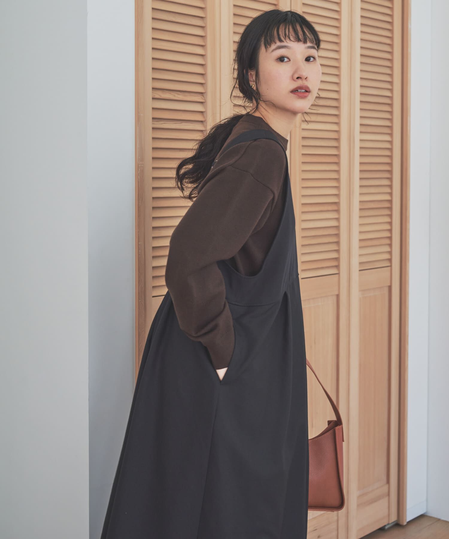 URBAN RESEARCH DOORS「深Uネック切替ジャンパースカート」|ワンピース|ブラック
