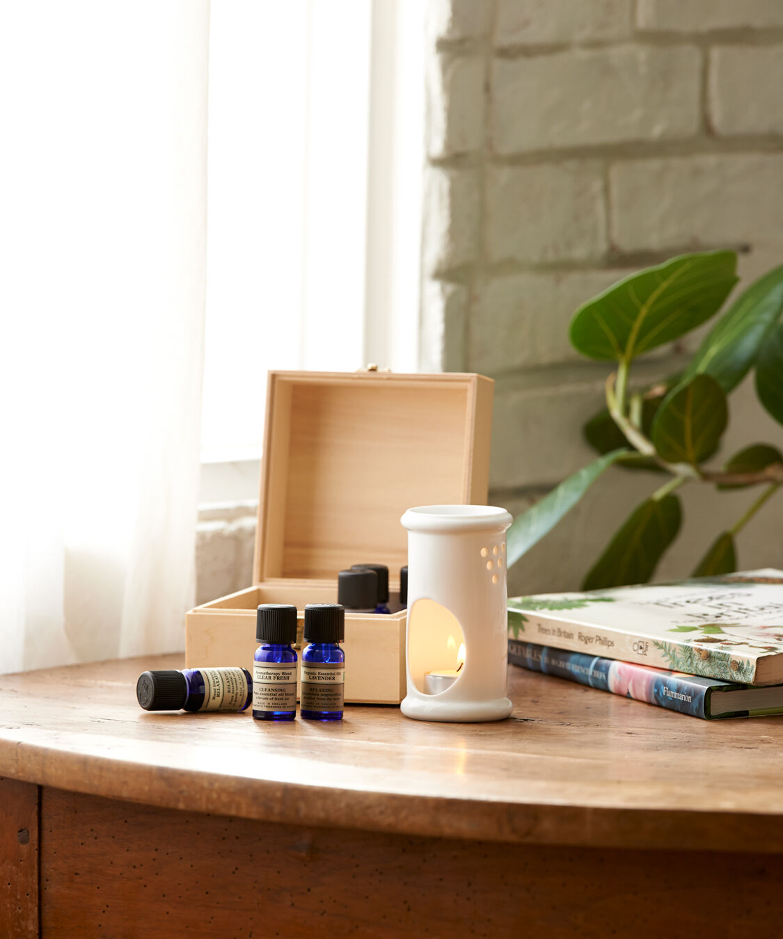 NEAL&rsquo;S YARD REMEDIES「ブレンドエッセンシャルオイル ハーバルフレッシュナー 5mL」|アロマ・ルームフレグランス|