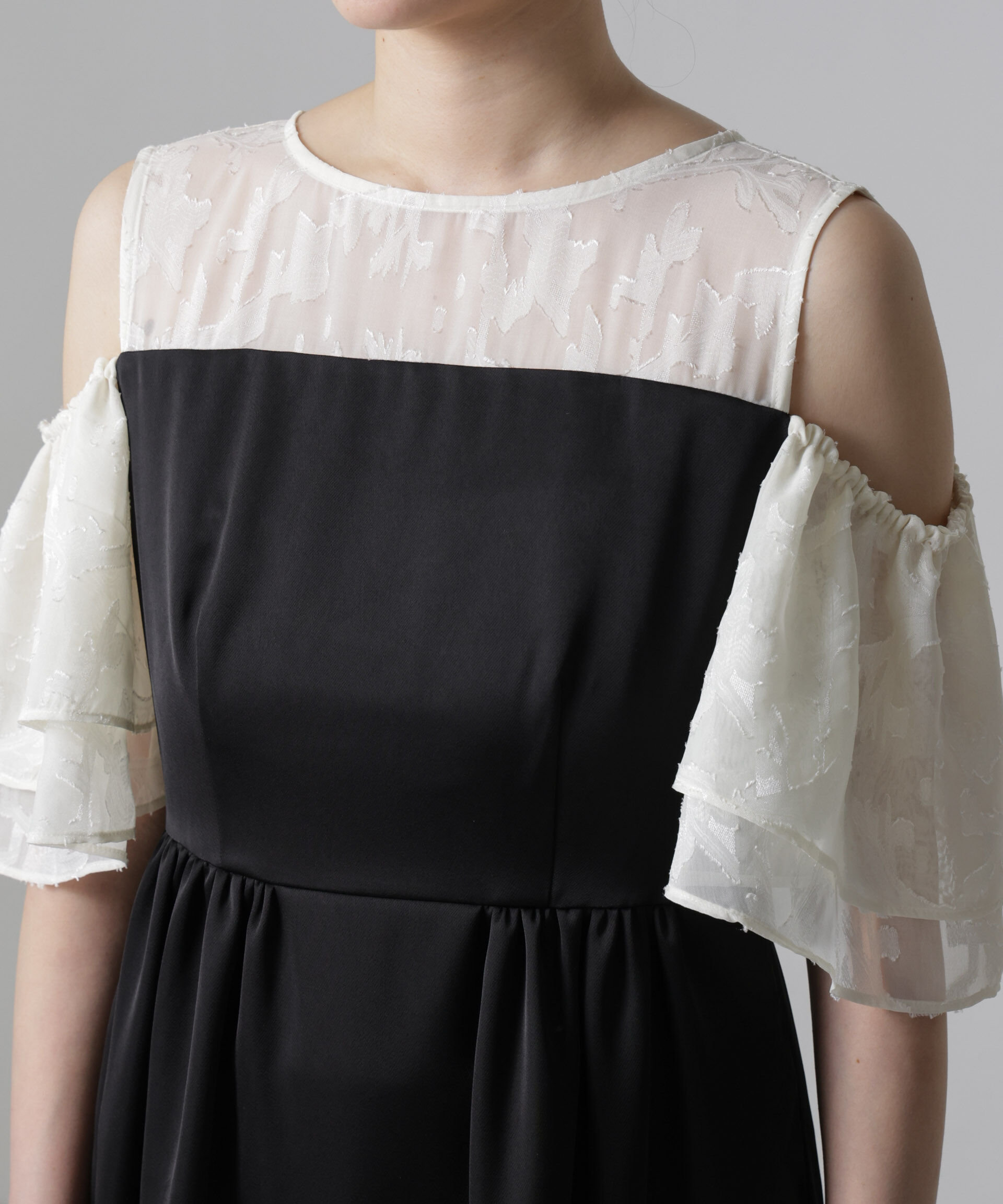 nano･universe「ジャカードドッキングオフショルサテンワンピース」|ワンピース|