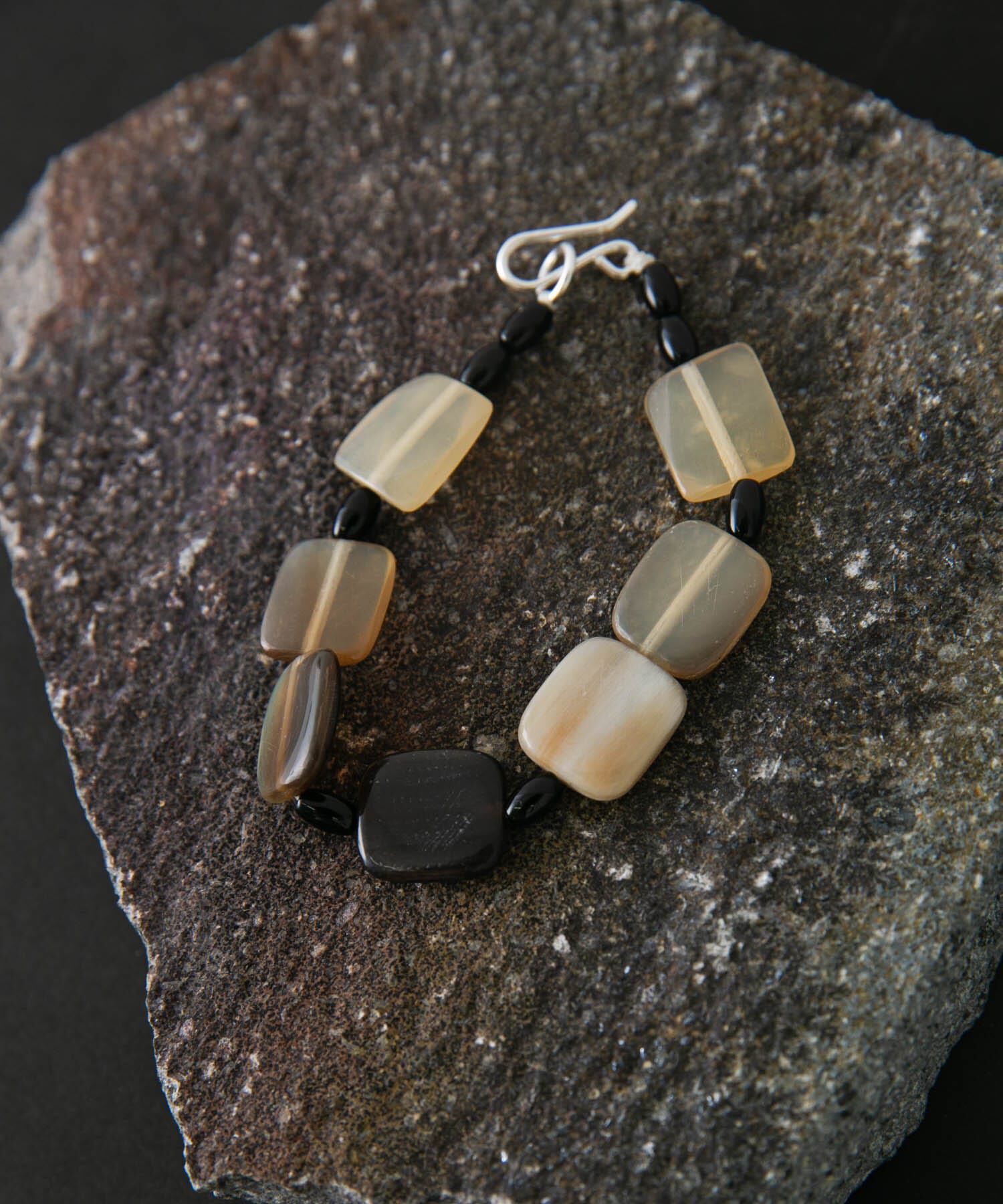 SMELLY「SMELLY so&rsquo;　square horn onyx bracelet」|ブレスレット・バングル|