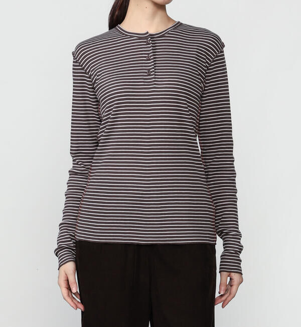  「MEYAME | ソフトリブ ボーダーヘンリーネック WOMEN」|Tシャツ・カットソー|BROWN系1