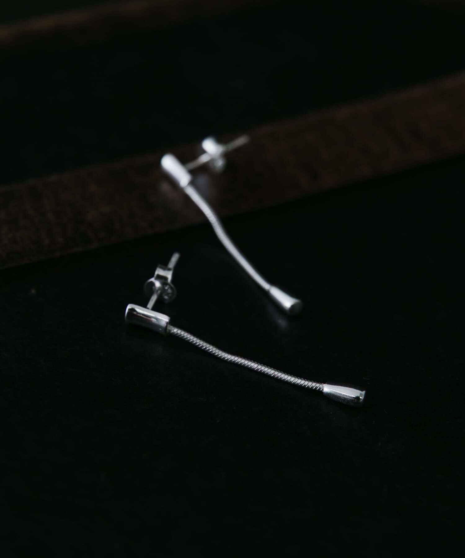 SMELLY「SMELLY so&rsquo;　minimal bar chain pierce」|ピアス|