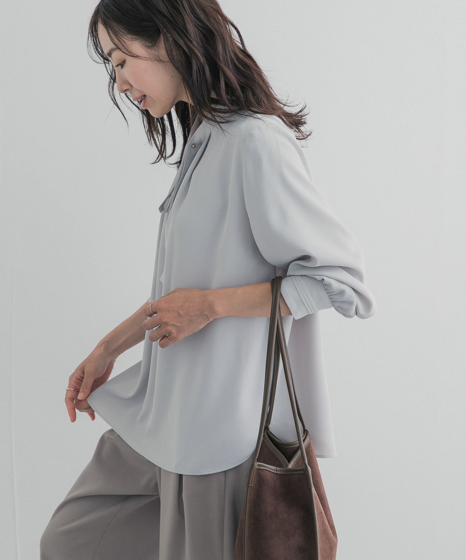 URBAN RESEARCH DOORS「『一部WEB限定カラー』リボンポイントタックブラウス」|シャツ・ブラウス|