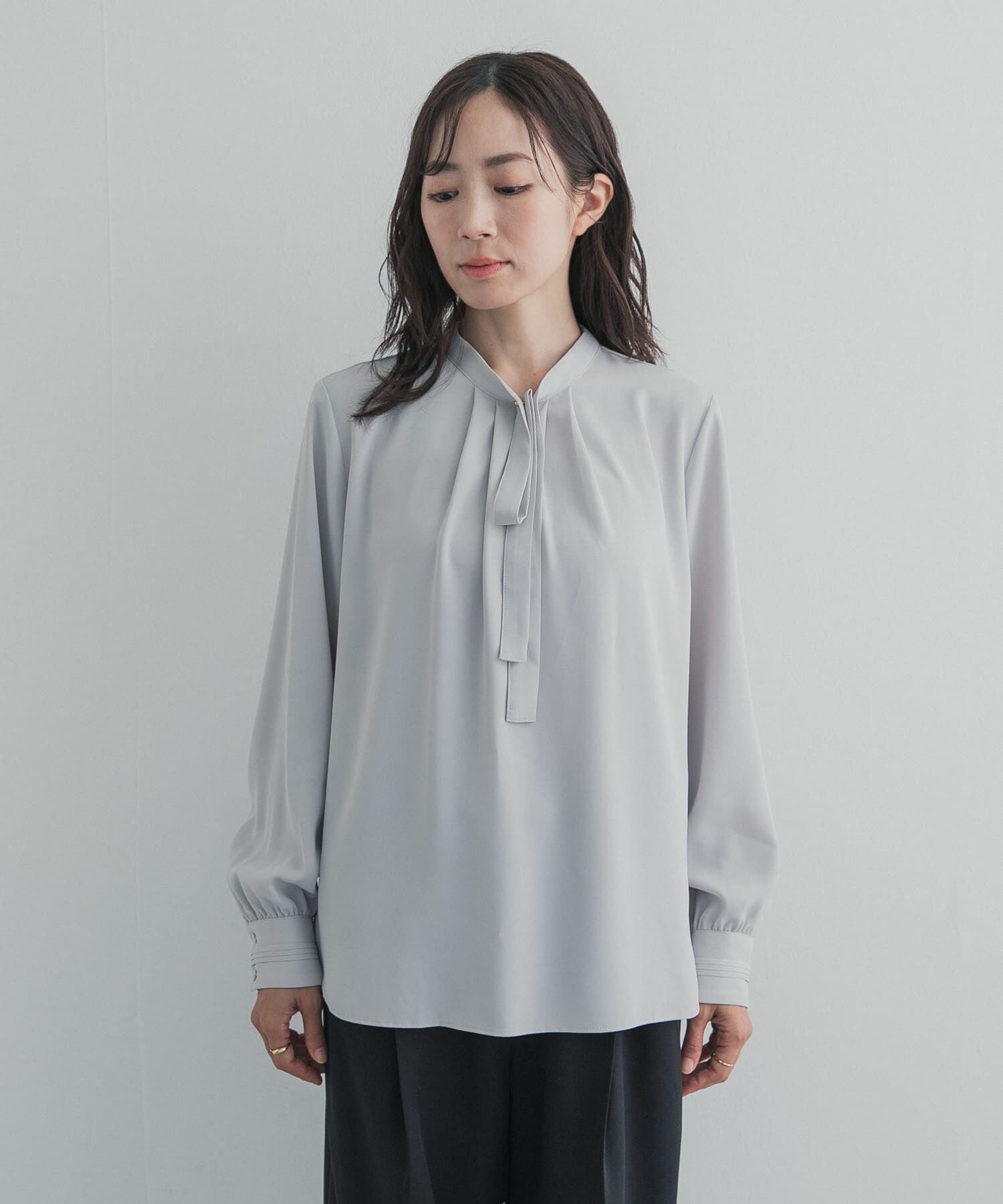 URBAN RESEARCH DOORS「『一部WEB限定カラー』リボンポイントタックブラウス」|シャツ・ブラウス|