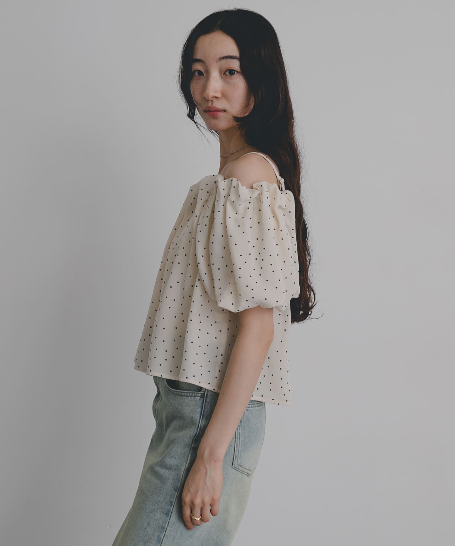 SENSE OF PLACE by URBAN RESEARCH「『WEB限定』タックオフショルブラウス」|シャツ・ブラウス|