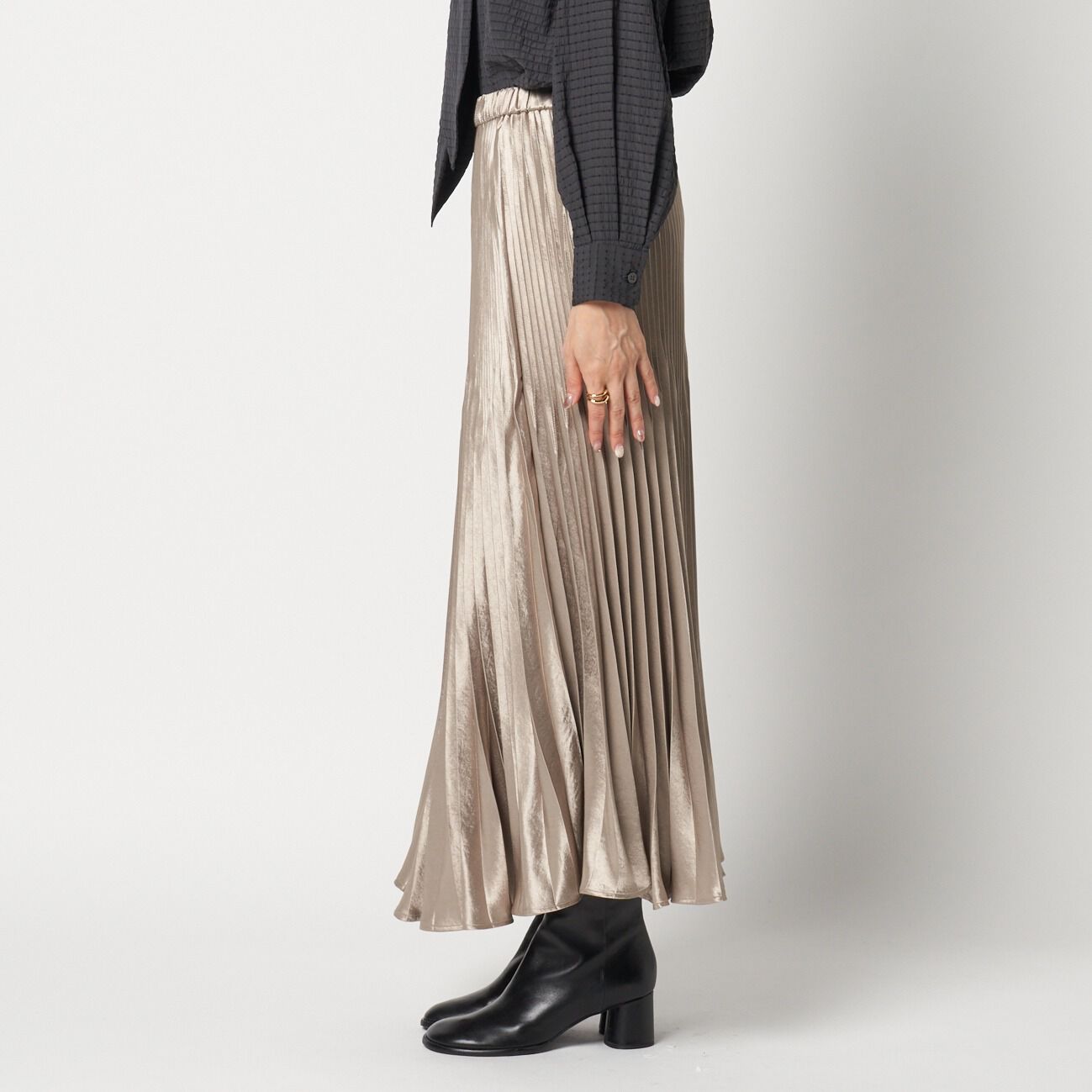 HELIOPOLE「HELIOPOLE SHINY TWILL PLEATED SKIRT」|スカート|