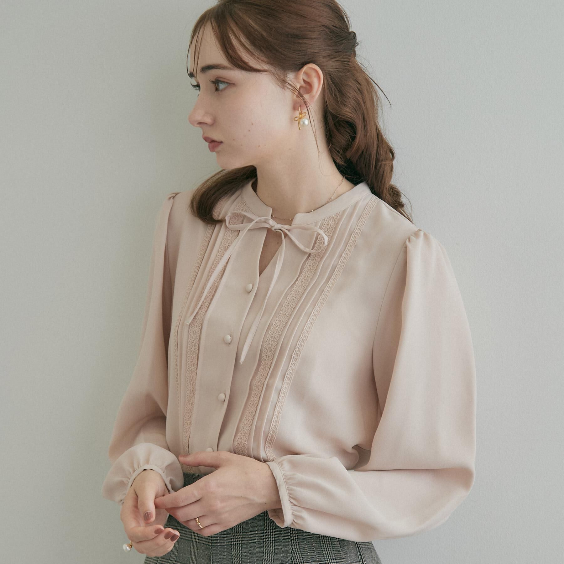 Couture broach「【衿元リボンが可憐】ピンタック レース ブラウス」|シャツ・ブラウス|