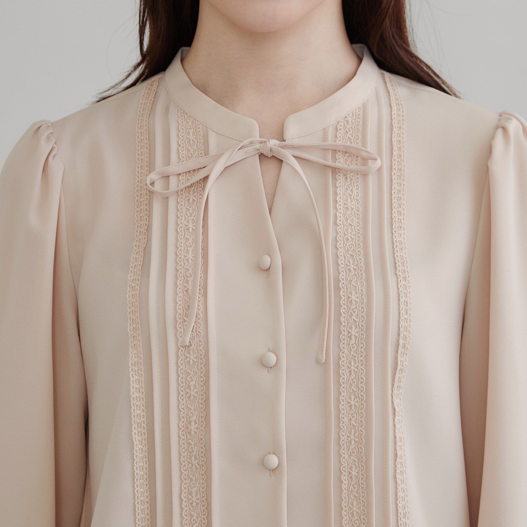 Couture broach「【衿元リボンが可憐】ピンタック レース ブラウス」|シャツ・ブラウス|