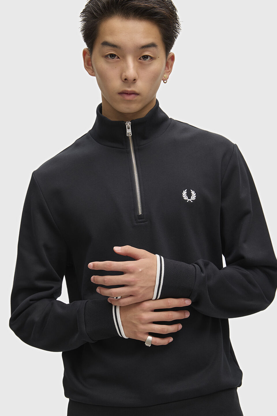 FRED PERRY 「FRED PERRY／Half Zip Sweatshirt／フレッドペリーハーフジップスウェットシャツ」|スウェット・ジャージ|BLACK