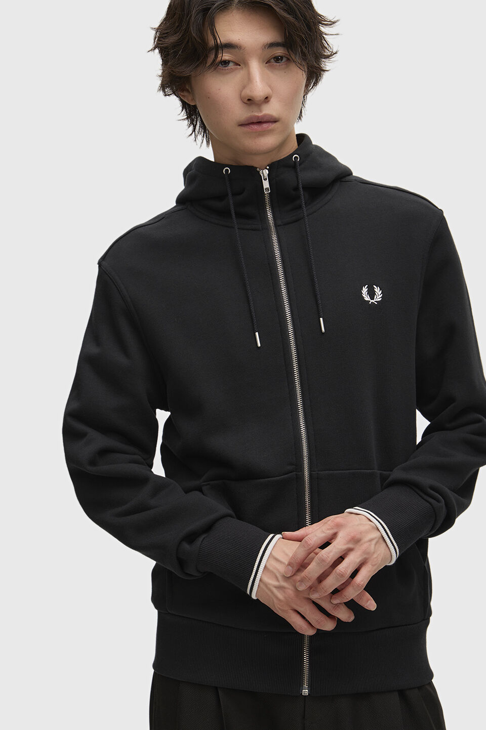 FRED PERRY 「FRED PERRY／Hooded Zip Through Sweatshirt／フードジップアップパーカー」|スウェット・ジャージ|BLACK