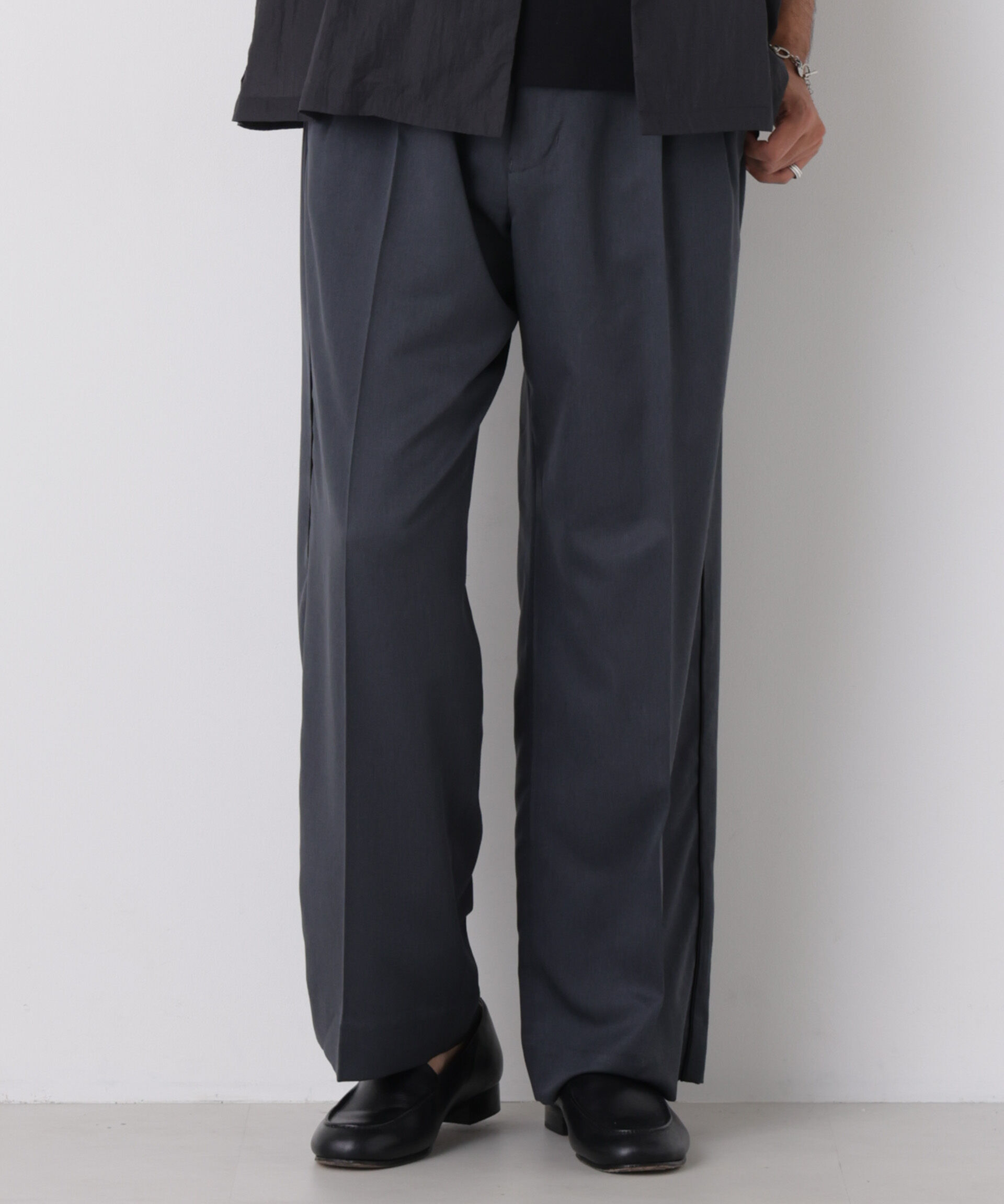 NANO universe「COOLFIBER(R)ドレープツイルパイピングイージーパンツ」|チノ|