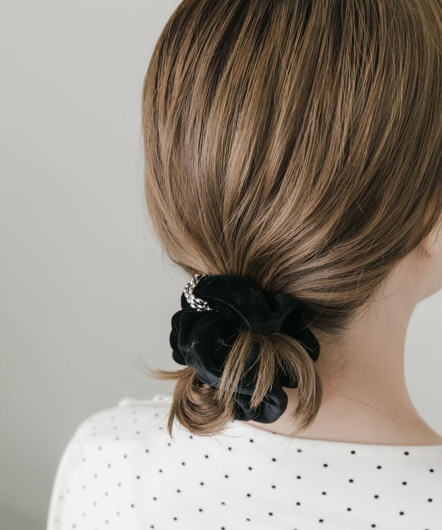 SMELLY「チェーンアクセントベロアシュシュ」|ヘアゴム・シュシュ|