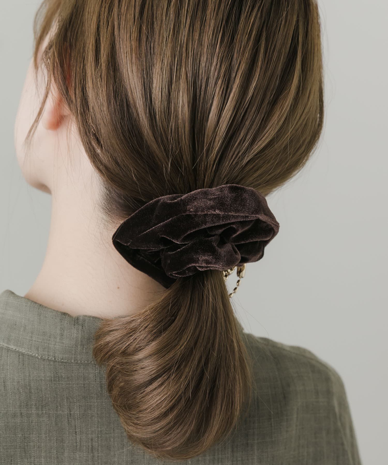 SMELLY「チェーンアクセントベロアシュシュ」|ヘアゴム・シュシュ|