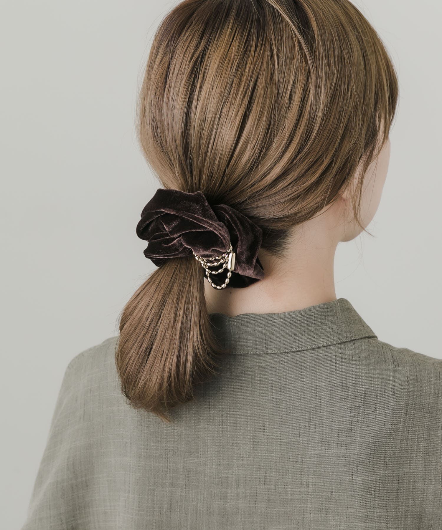 SMELLY「チェーンアクセントベロアシュシュ」|ヘアゴム・シュシュ|