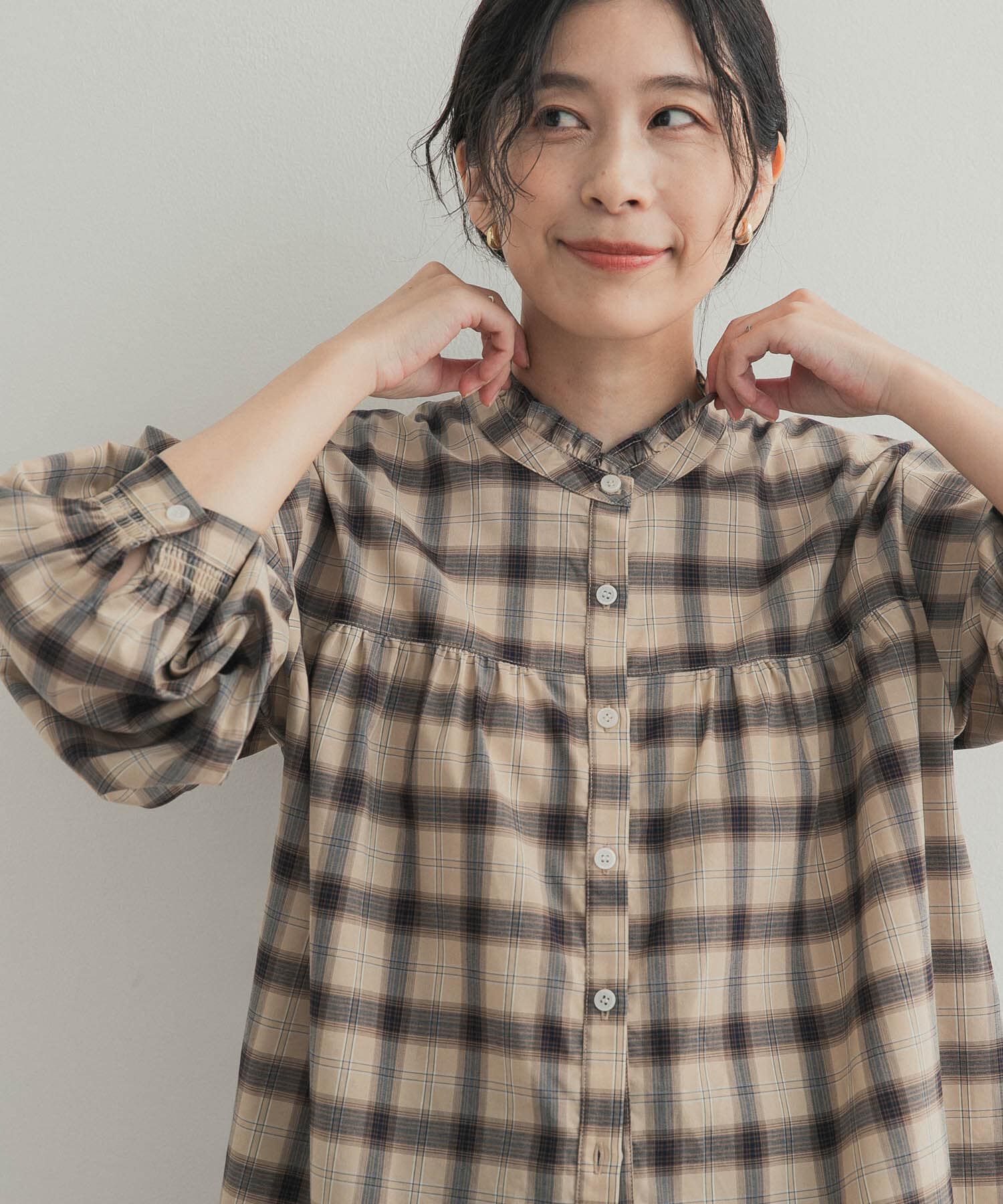 URBAN RESEARCH DOORS「フリルネックチェックブラウス 26AW」|シャツ・ブラウス|ベージュ系その他