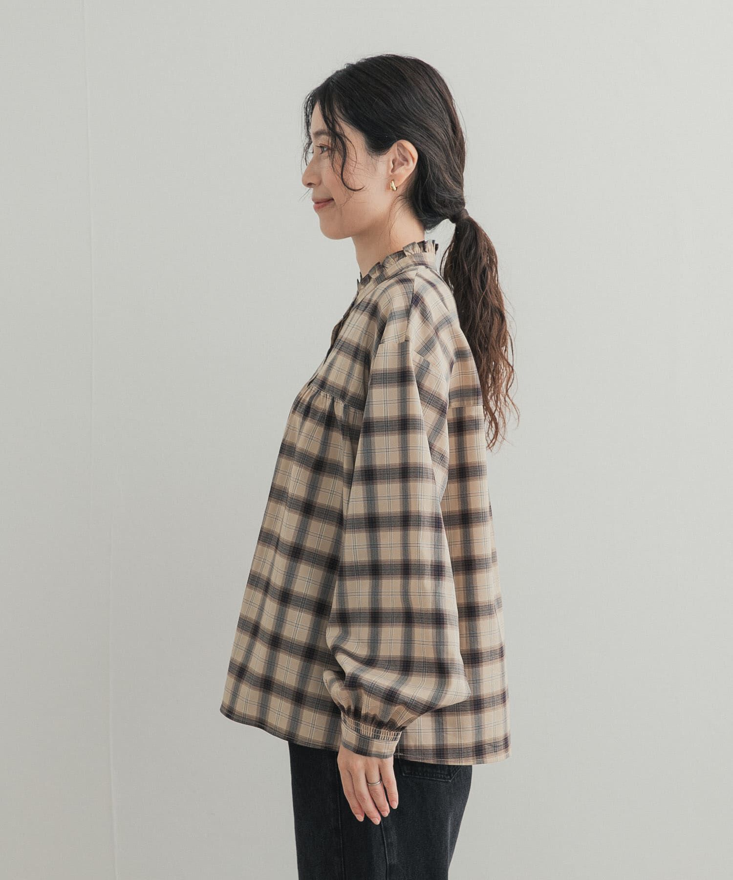 URBAN RESEARCH DOORS「フリルネックチェックブラウス 26AW」|シャツ・ブラウス|