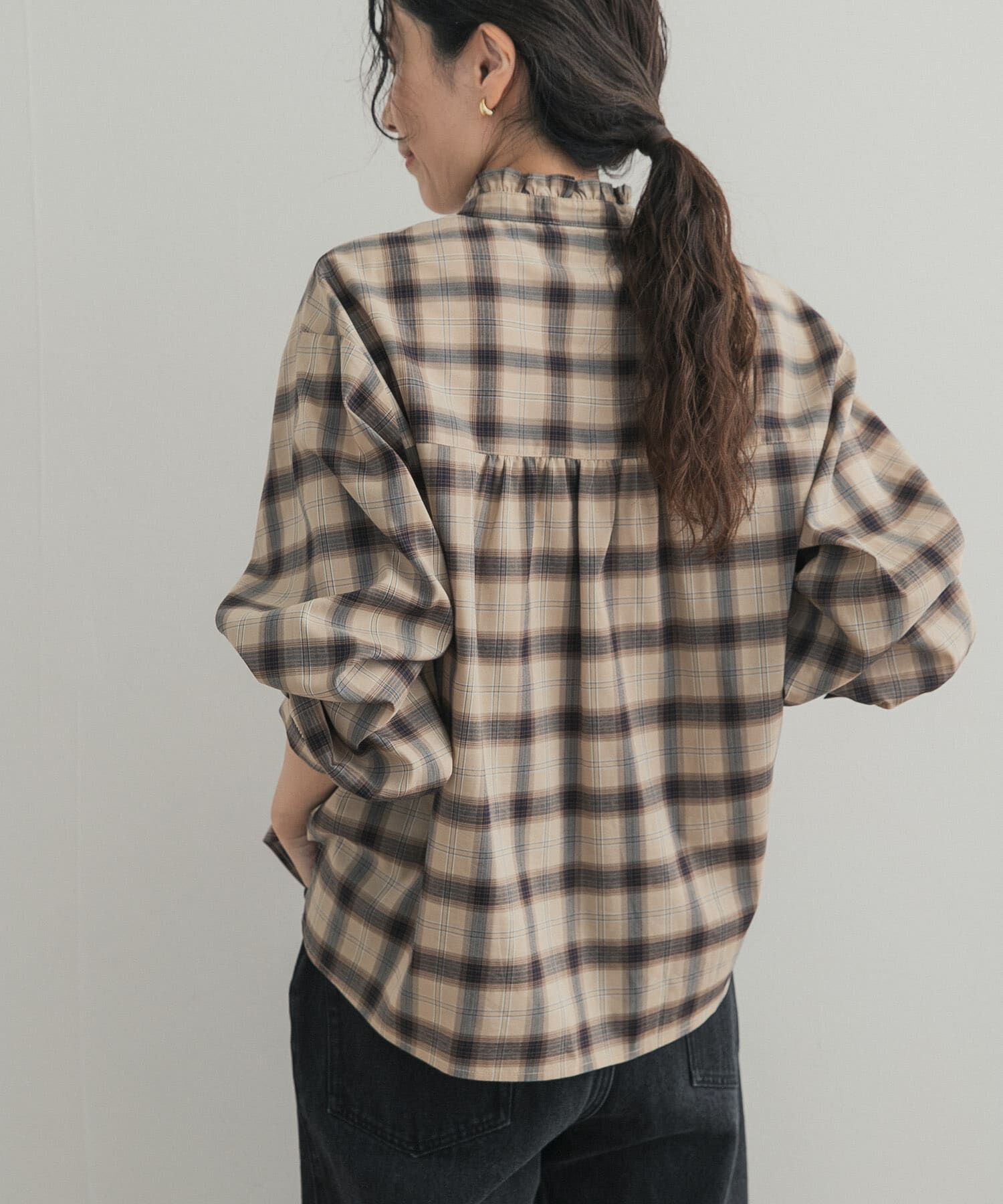 URBAN RESEARCH DOORS「フリルネックチェックブラウス 26AW」|シャツ・ブラウス|
