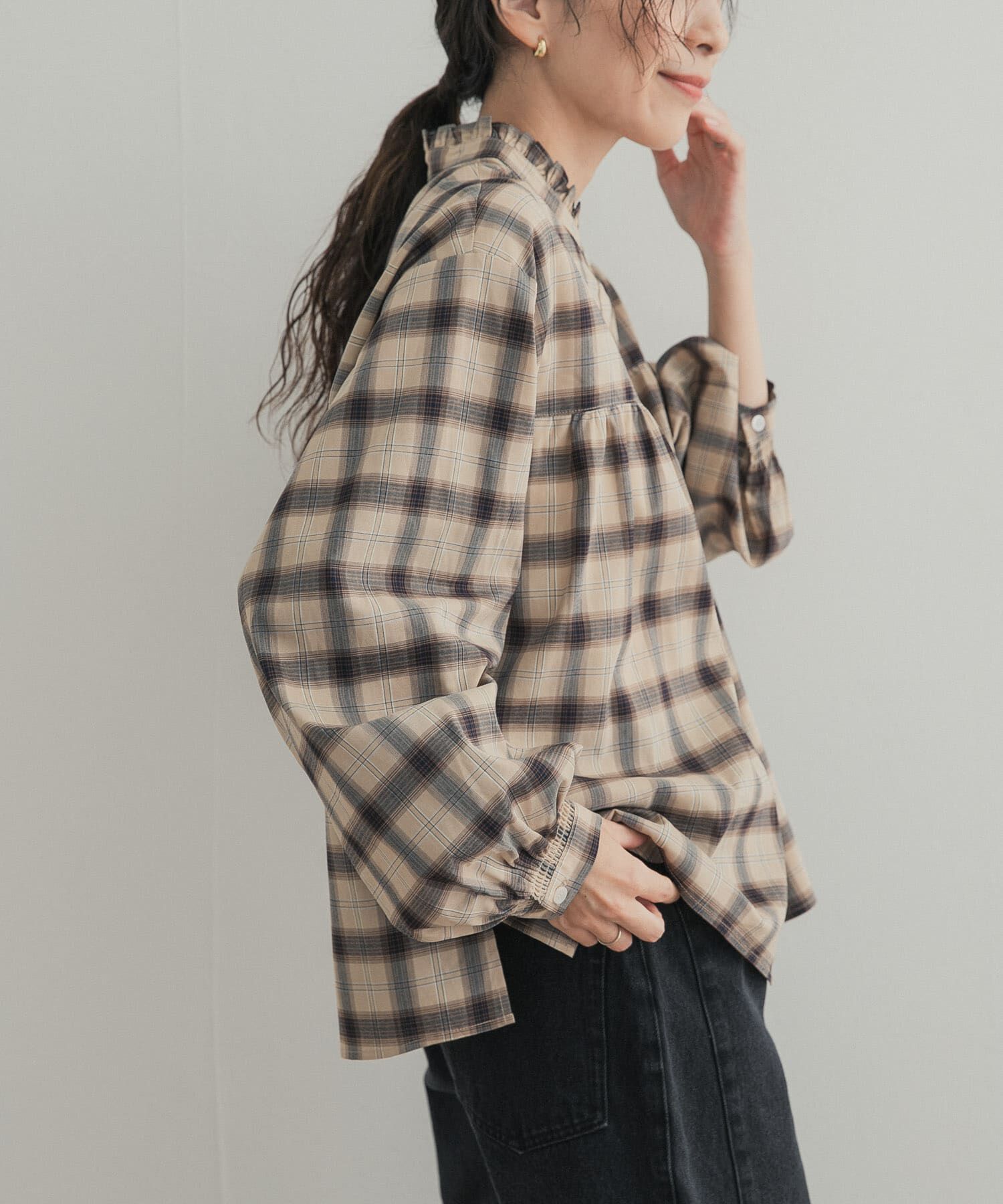 URBAN RESEARCH DOORS「フリルネックチェックブラウス 26AW」|シャツ・ブラウス|