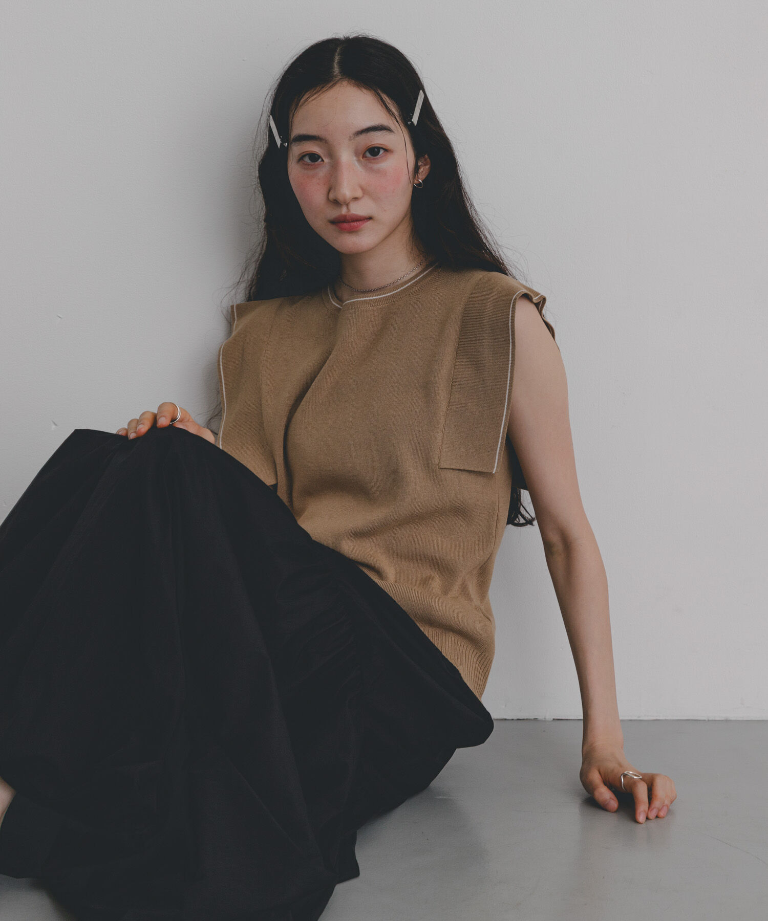 SENSE OF PLACE by URBAN RESEARCH「『洗濯可』パネルスリーブノースリセーター」|ニット・セーター|ベージュ
