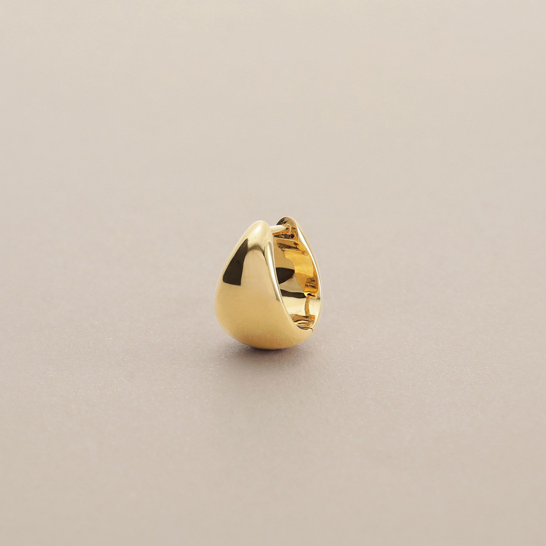 COCOSHNIK「K18中空ファンシェイプ 中折れピアス」|ピアス|