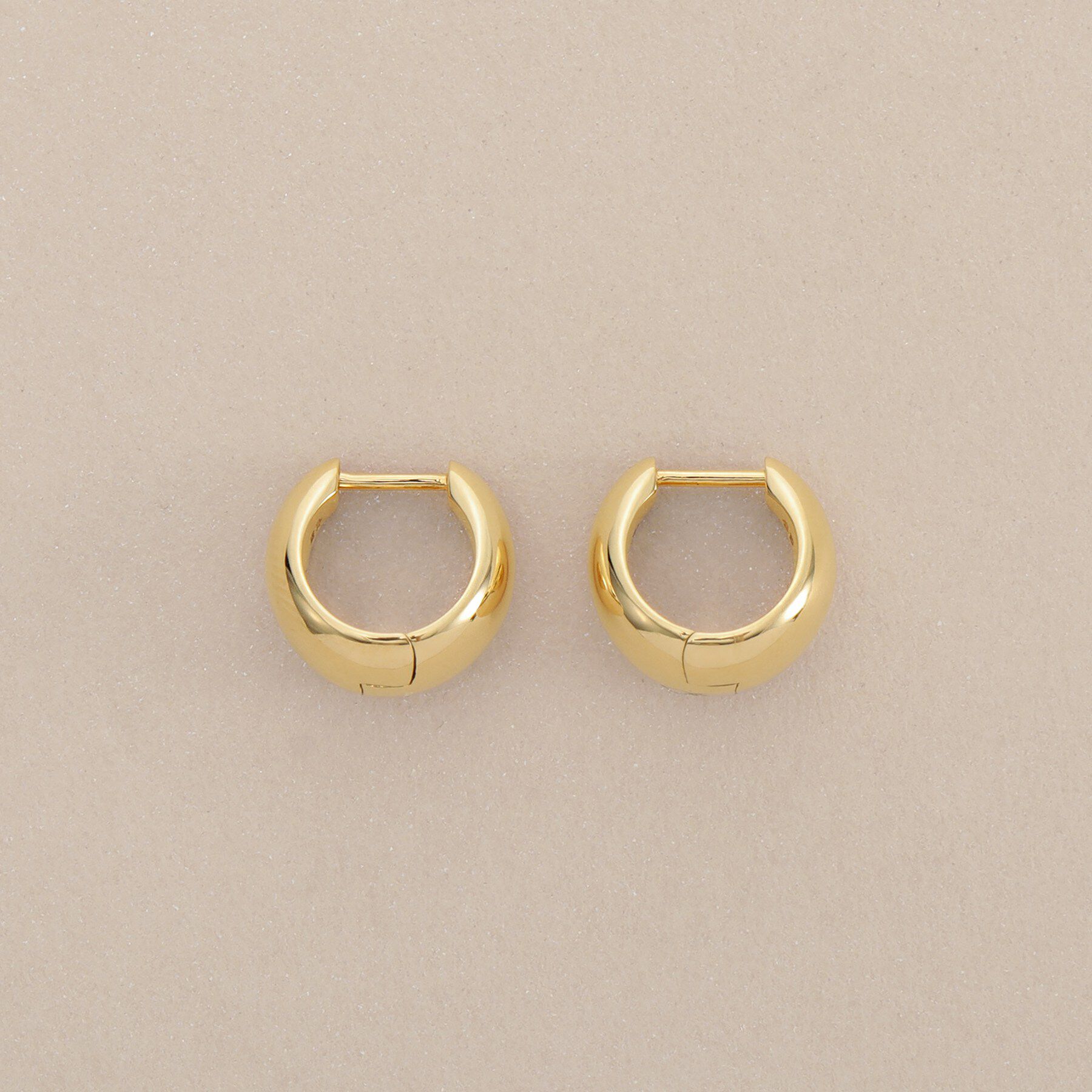 COCOSHNIK「K18中空ファンシェイプ 中折れピアス」|ピアス|