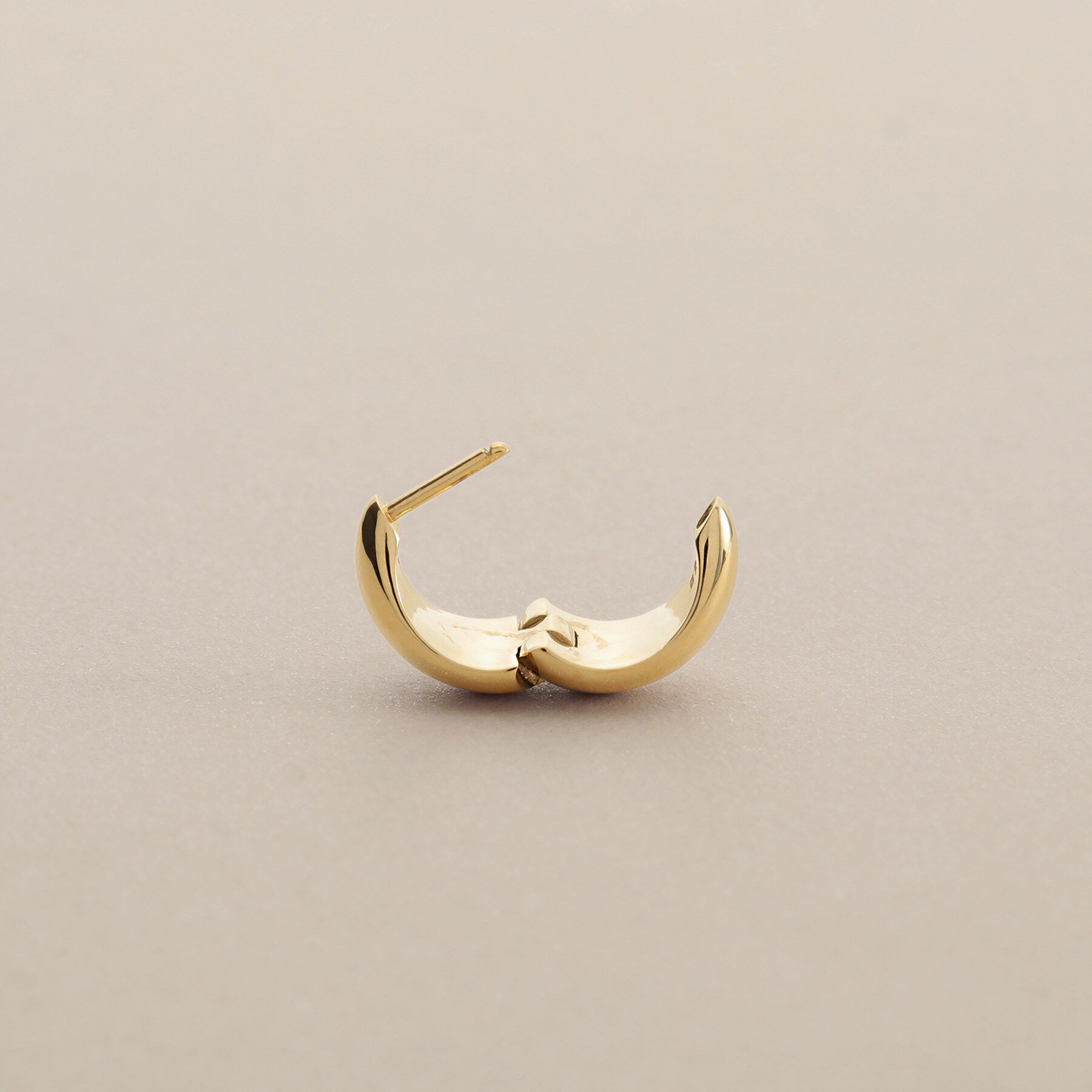 COCOSHNIK「K18中空ファンシェイプ 中折れピアス」|ピアス|