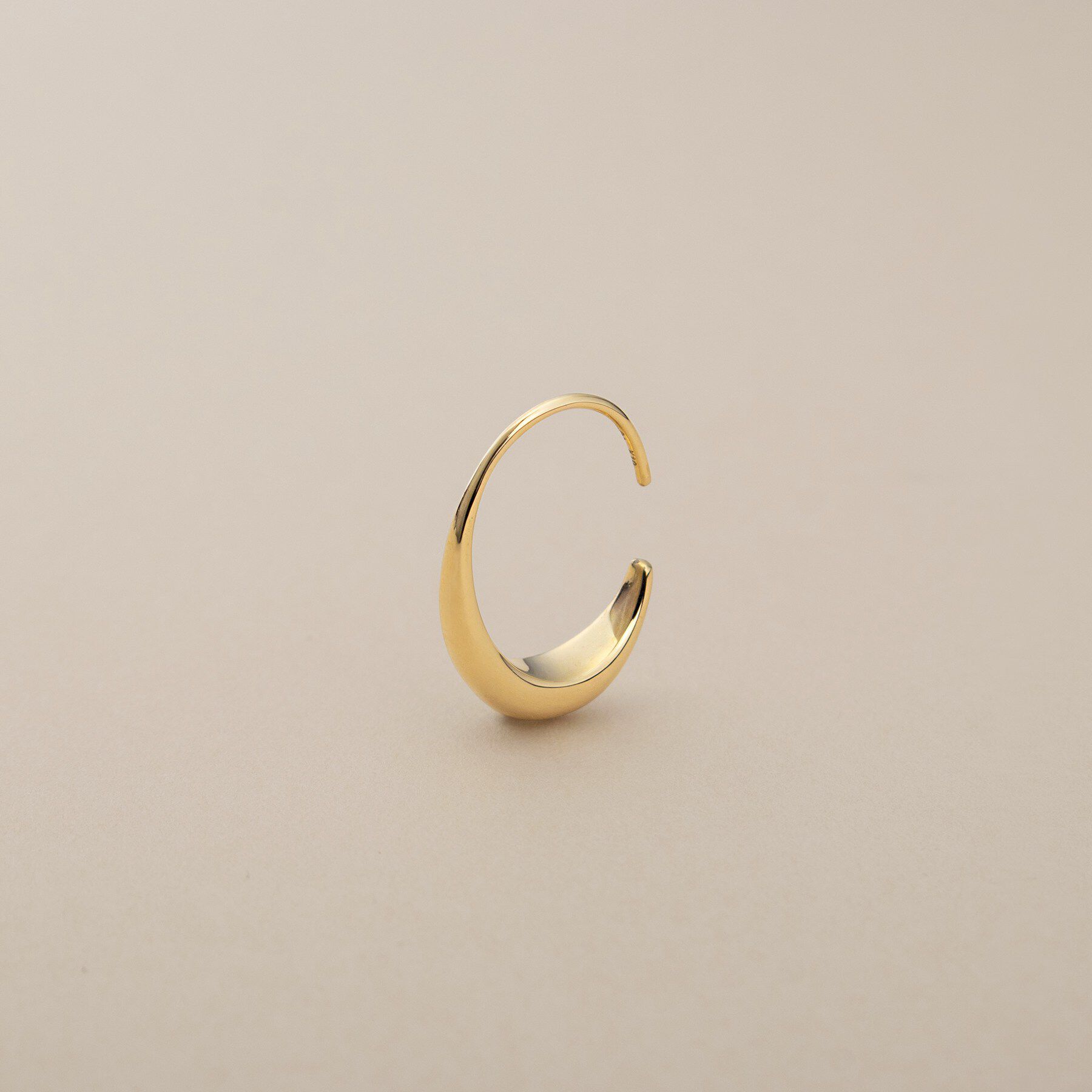 COCOSHNIK「K10中空オーバルシェイプ フックピアス」|ピアス|