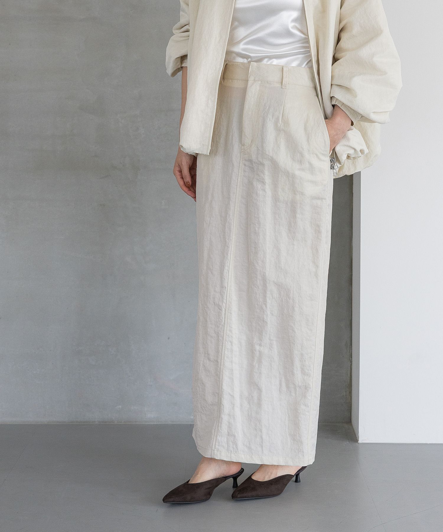 A part by 「【OUTLET】ナイロンタイトスカート」|スカート|ベージュ