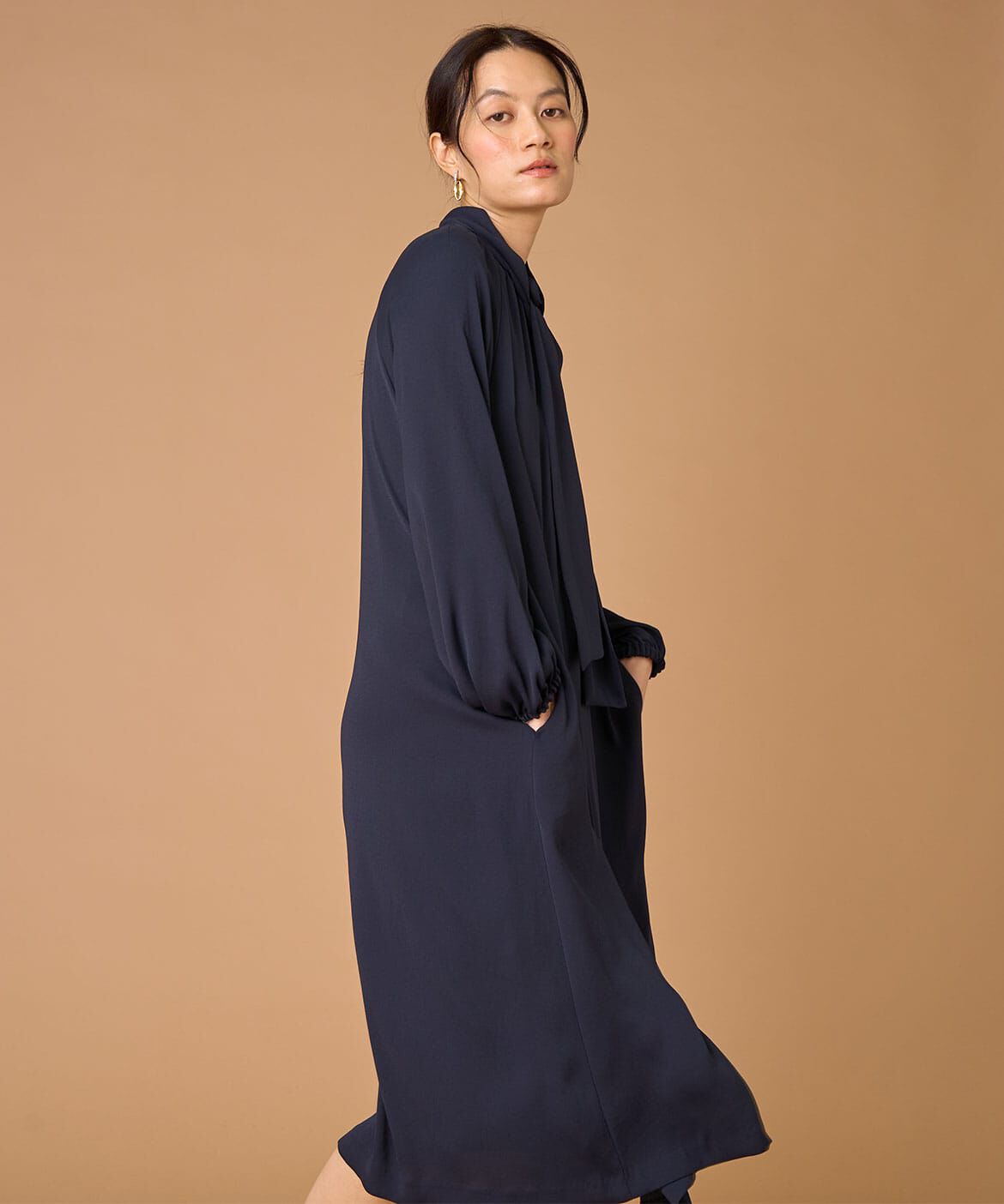 INED「《大きいサイズ》ボウタイワンピース」|ワンピース|