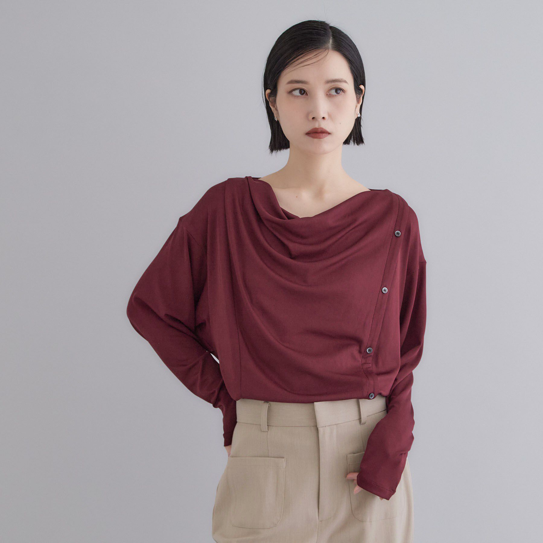 OPAQUE.CLIP「【es】ドレープネック アシンメトリーデザインカットソー【洗濯機OK】」|Tシャツ・カットソー|ボルドー(064)