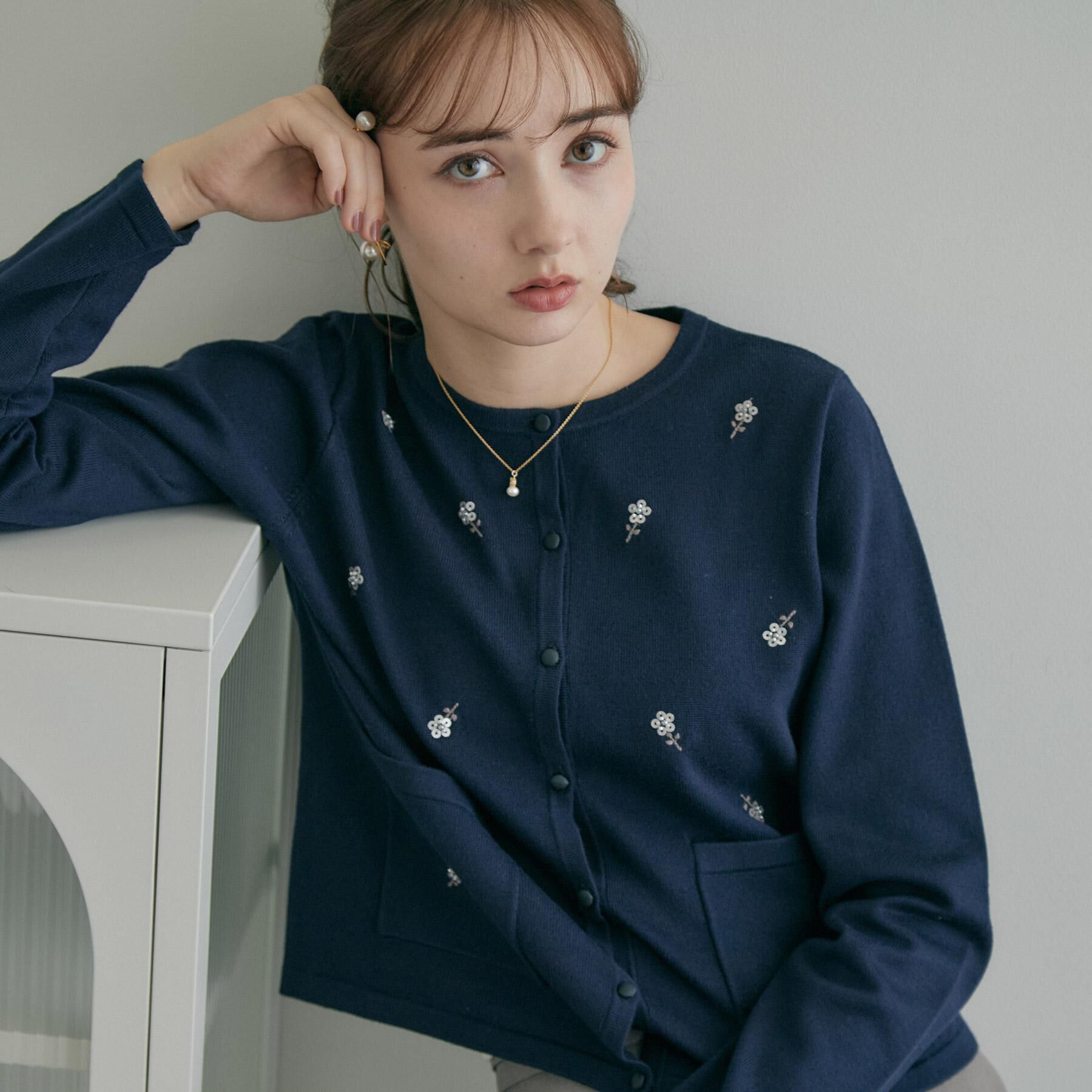 Couture broach「【上品刺繍が華やか】飛ばしビジュー カーディガン」|カーディガン|